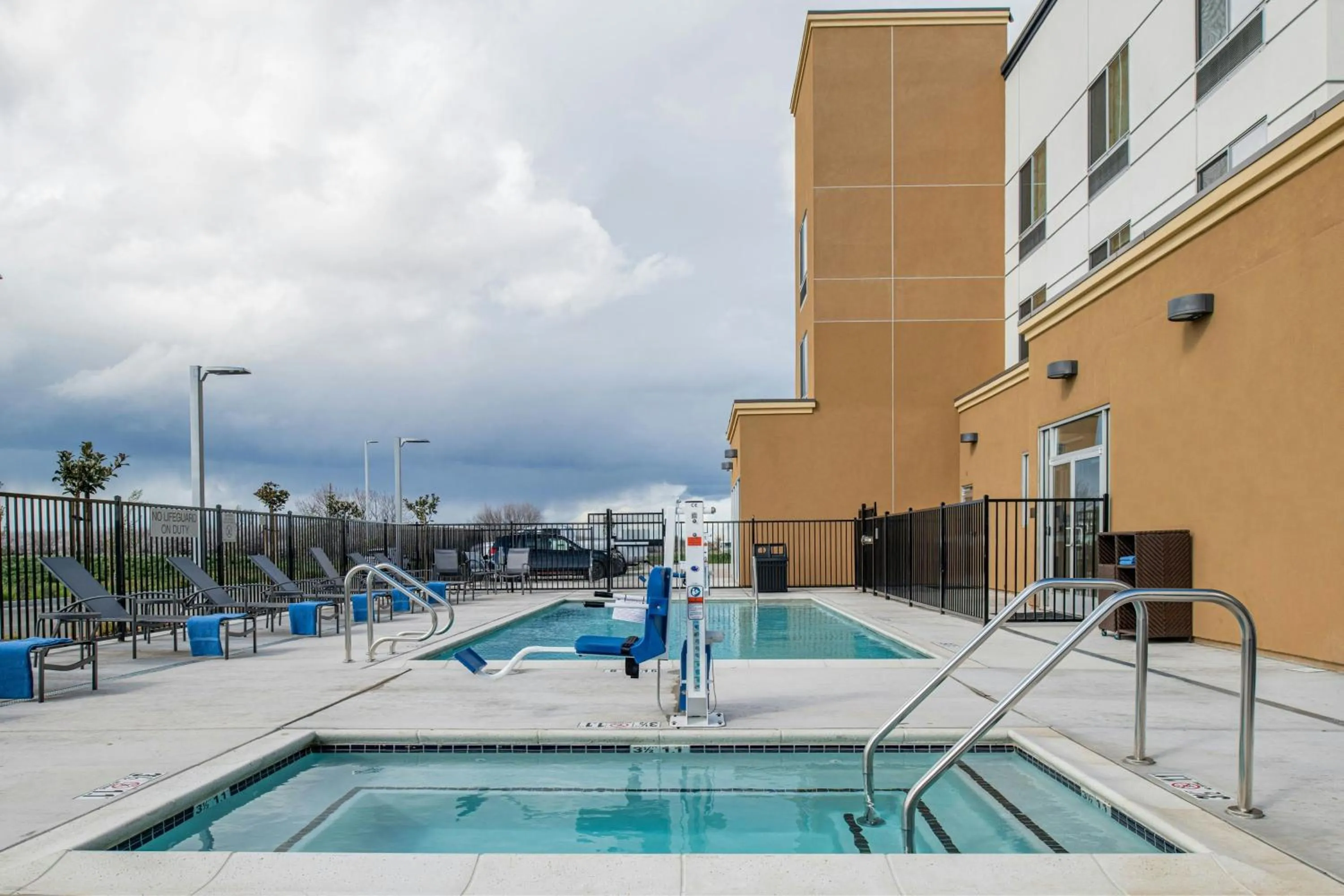 Swimming pool in Fairfield by Marriott Inn & Suites Winters Davis