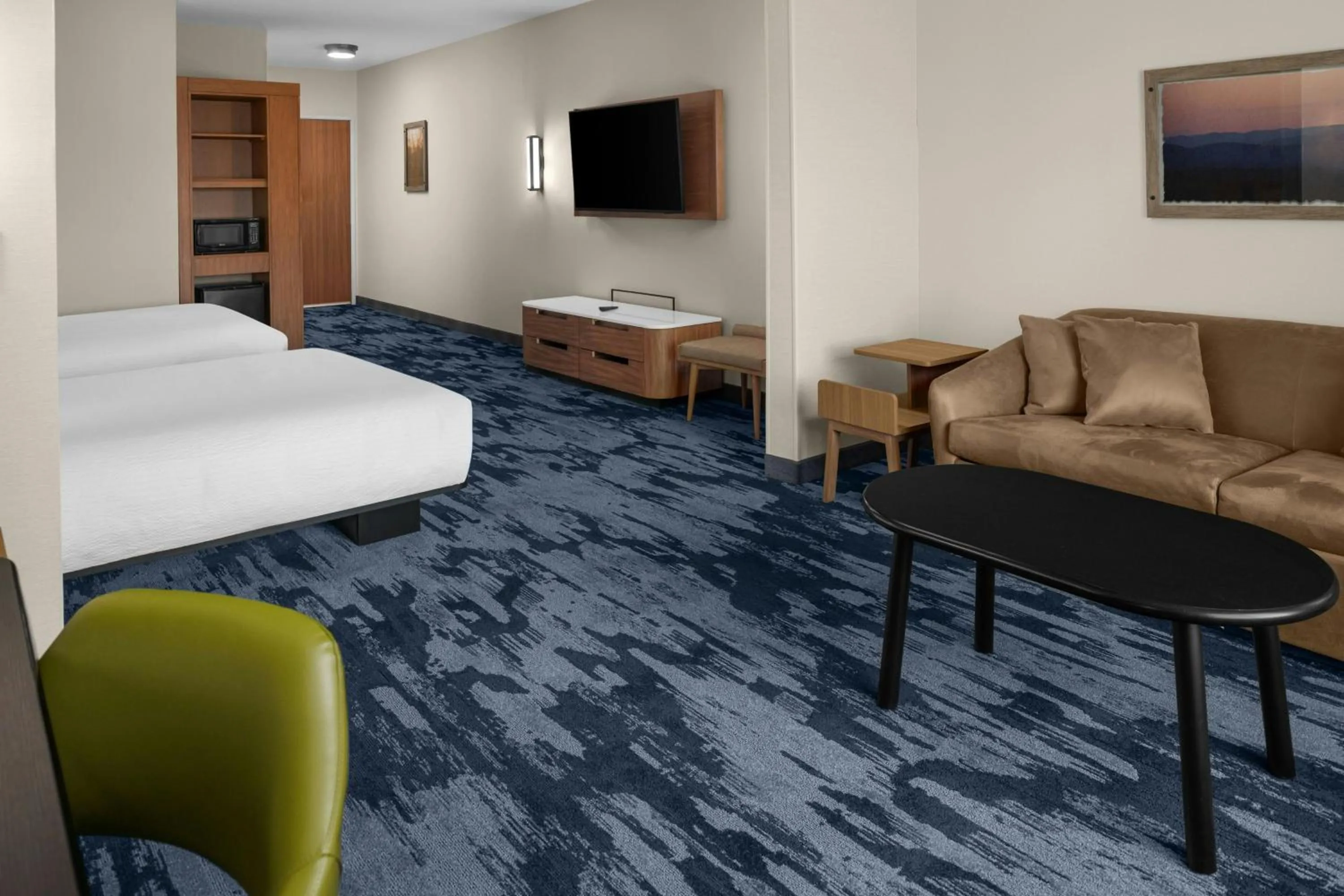 Photo of the whole room, Bed in Fairfield by Marriott Inn & Suites Winters Davis