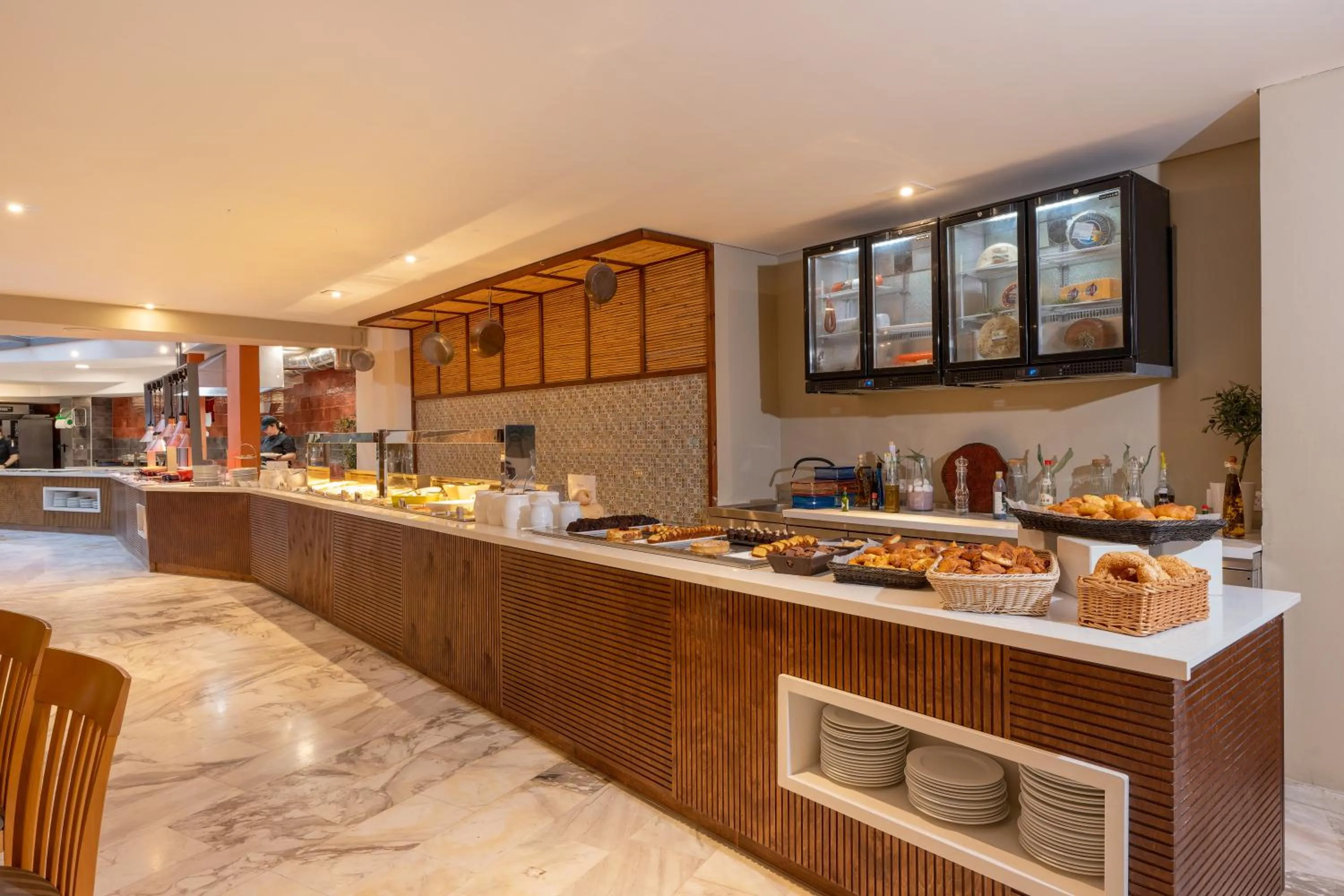 Restaurant/places to eat in Minos Hotel