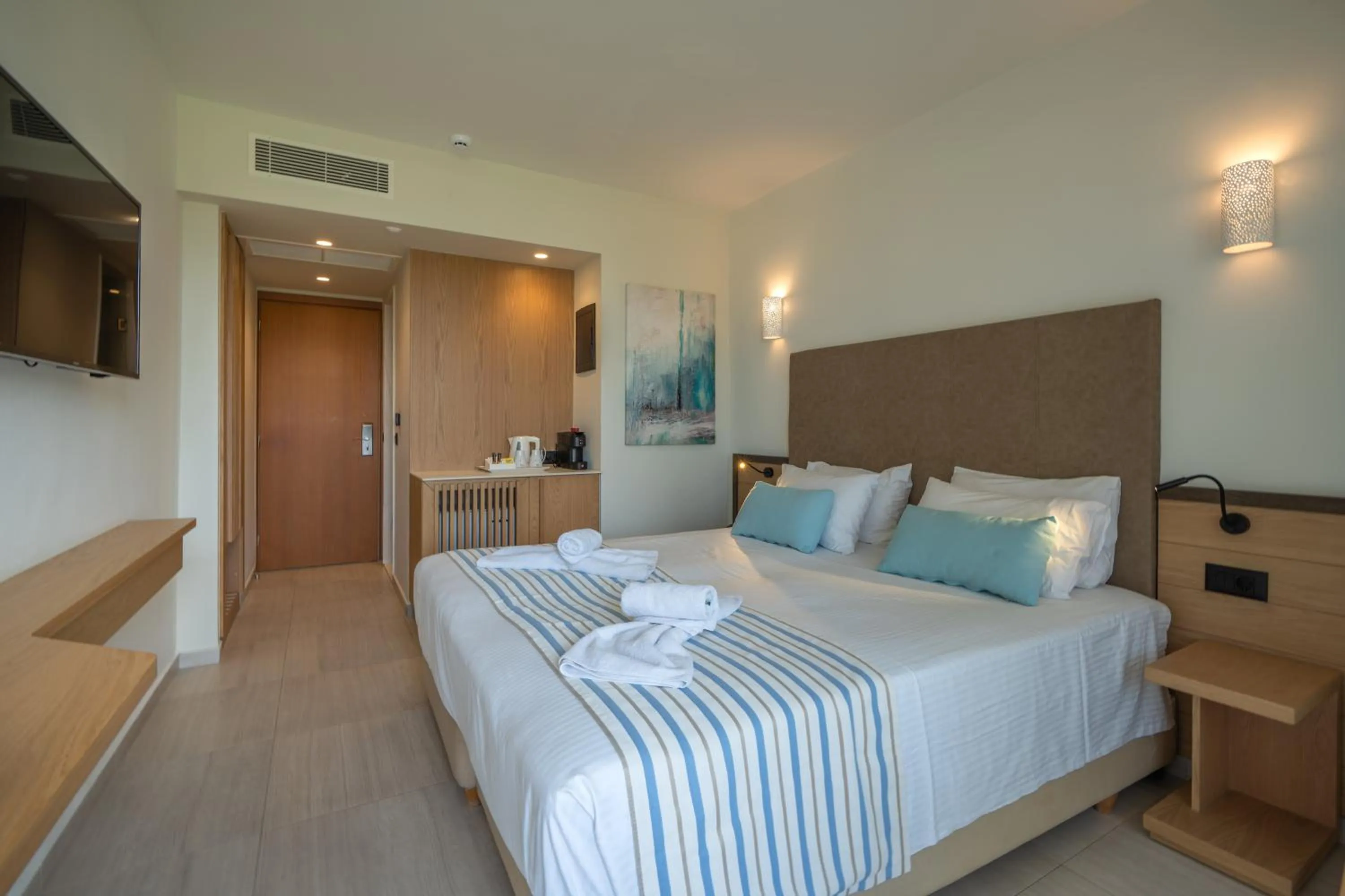 Bedroom, Bed in Minos Hotel