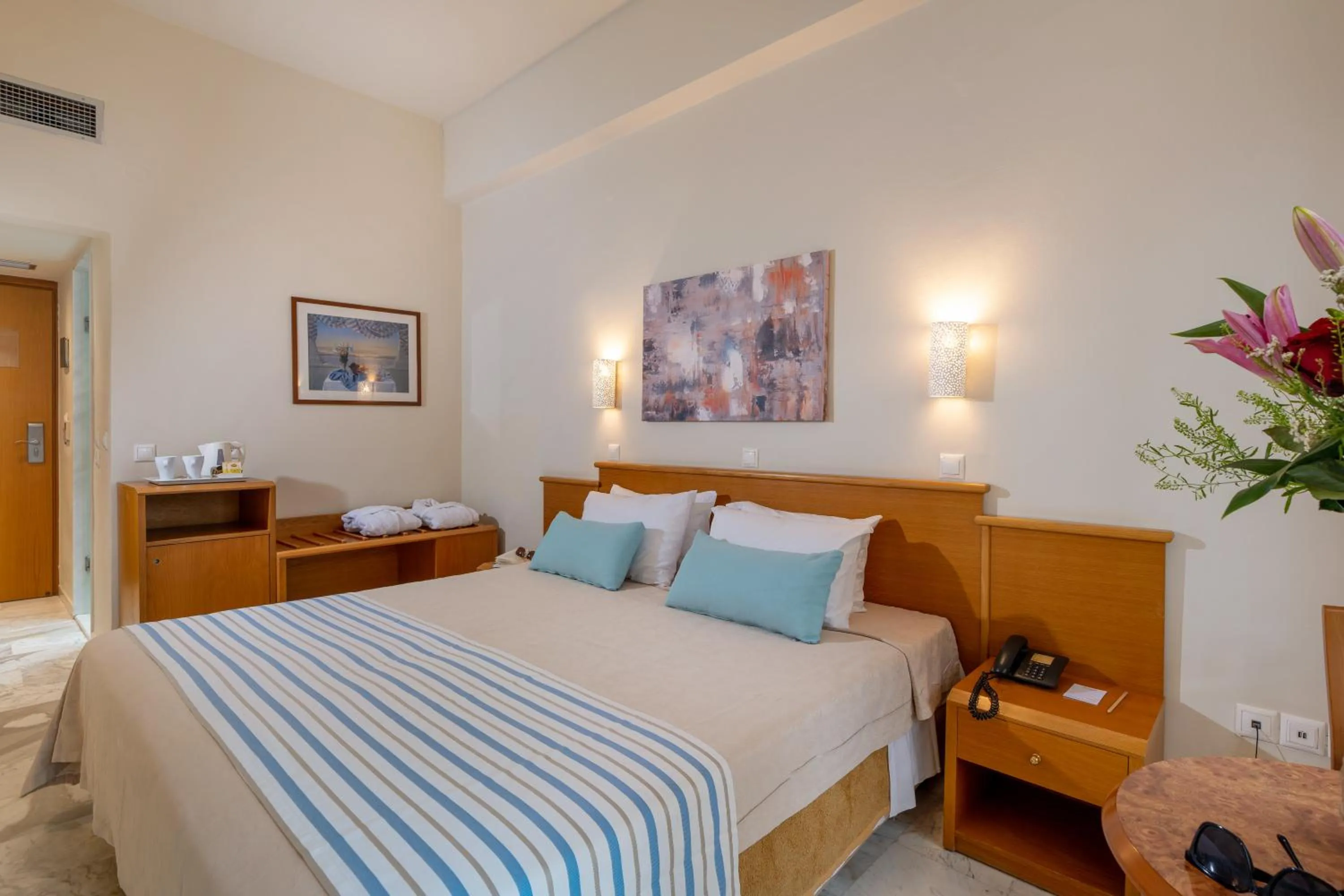 Bedroom, Bed in Minos Hotel