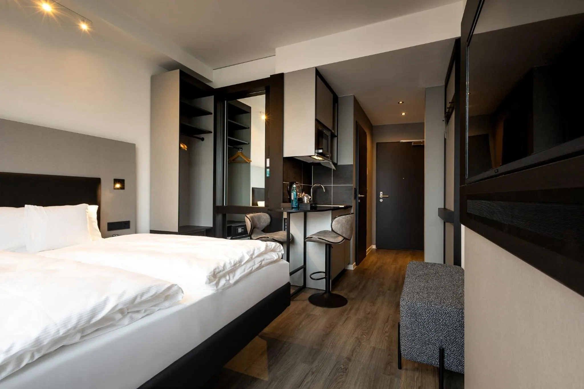 Photo of the whole room, Bed in GINN Apartment-Hotel Stuttgart-Esslingen