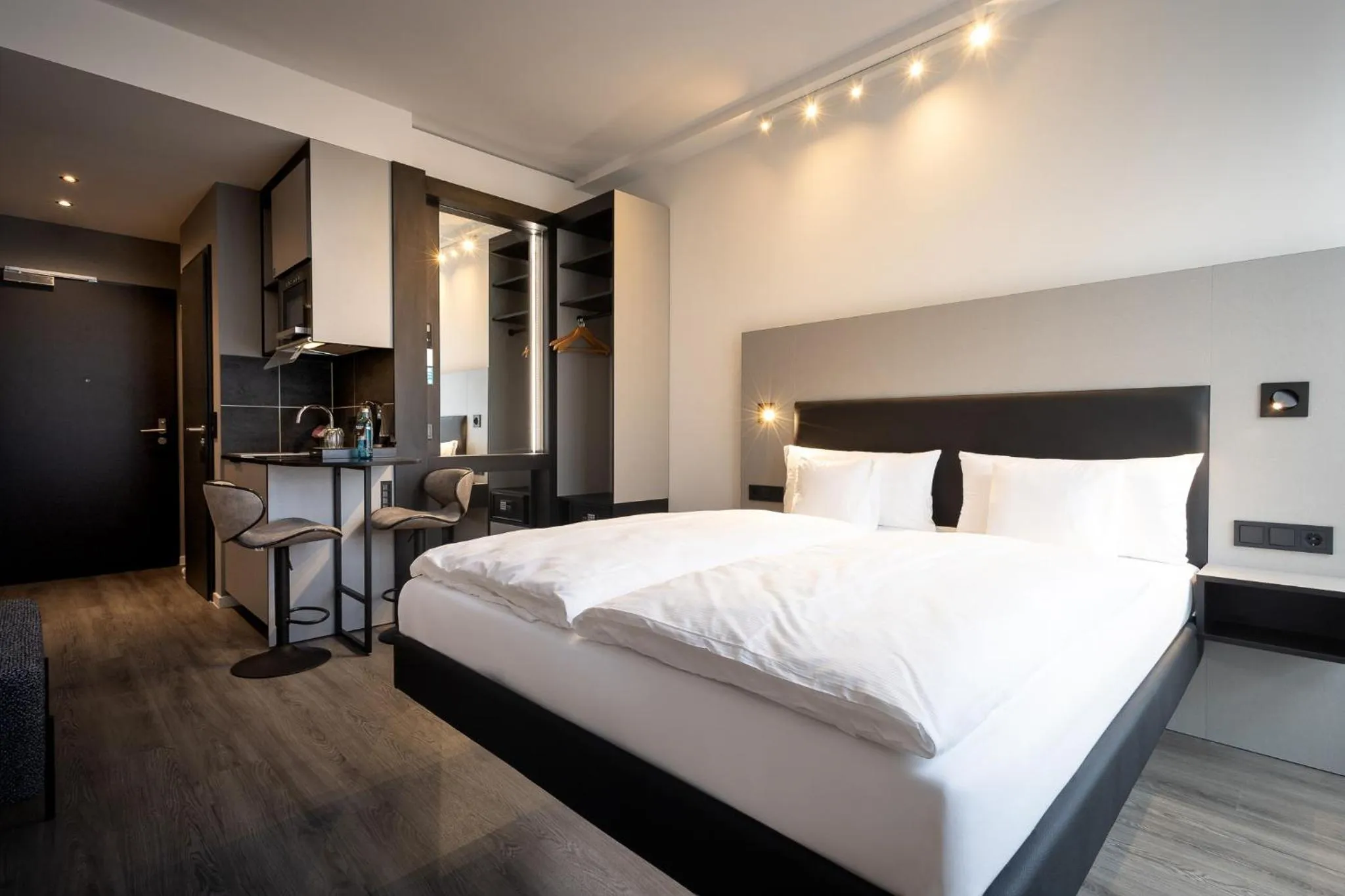 Photo of the whole room, Bed in GINN Apartment-Hotel Stuttgart-Esslingen