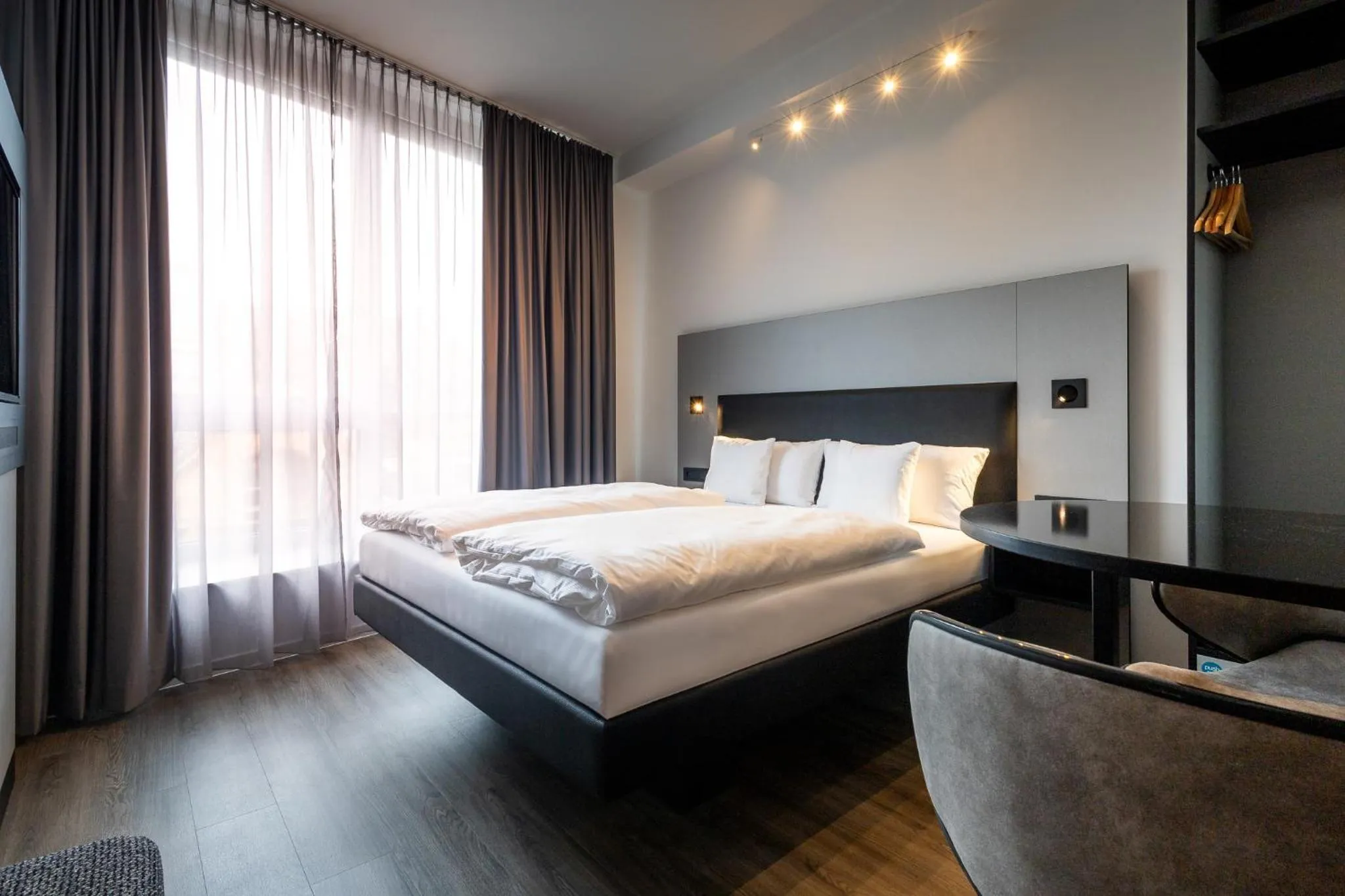 Photo of the whole room, Bed in GINN Apartment-Hotel Stuttgart-Esslingen