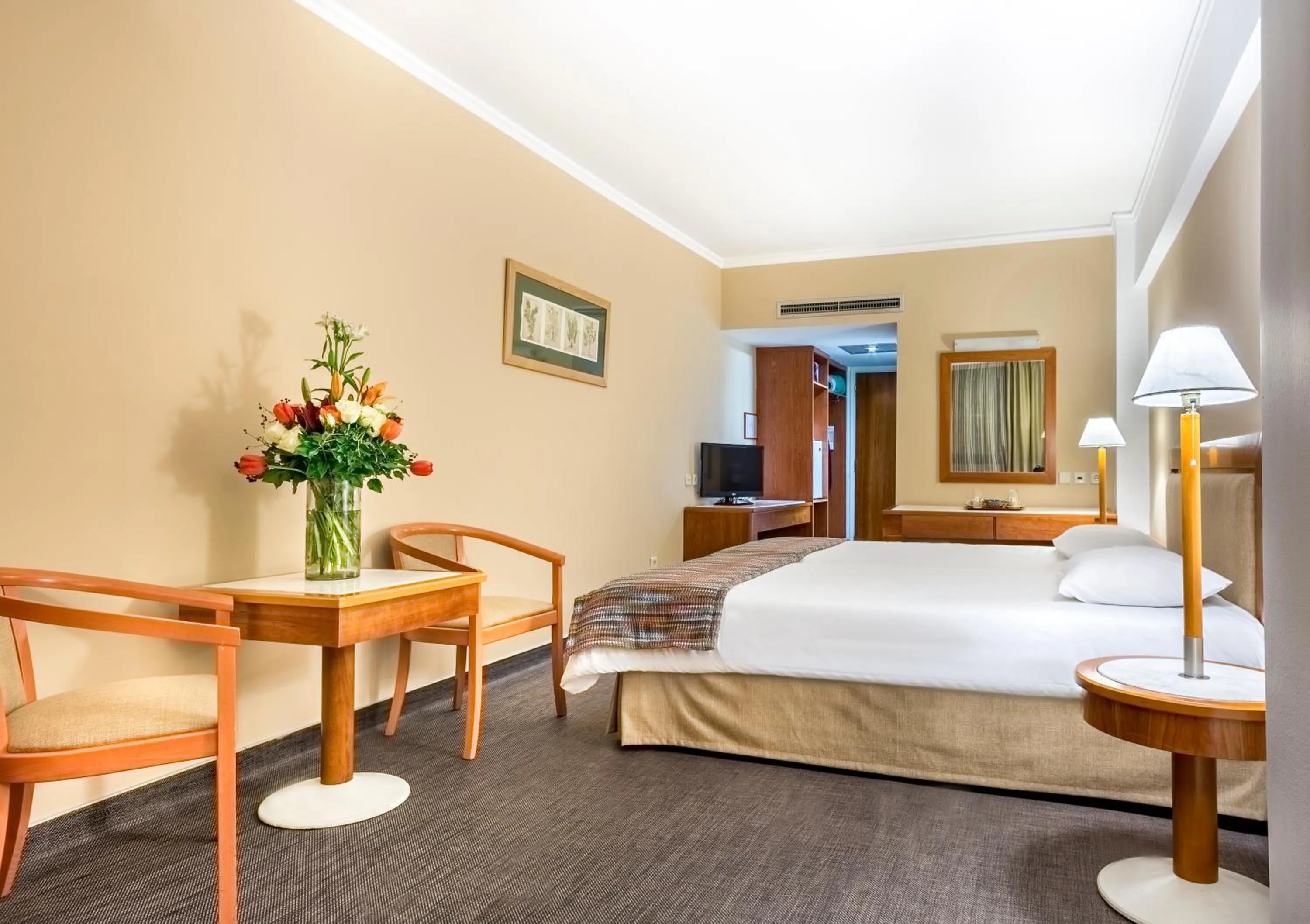 Photo of the whole room, Bed in Airotel Alexandros