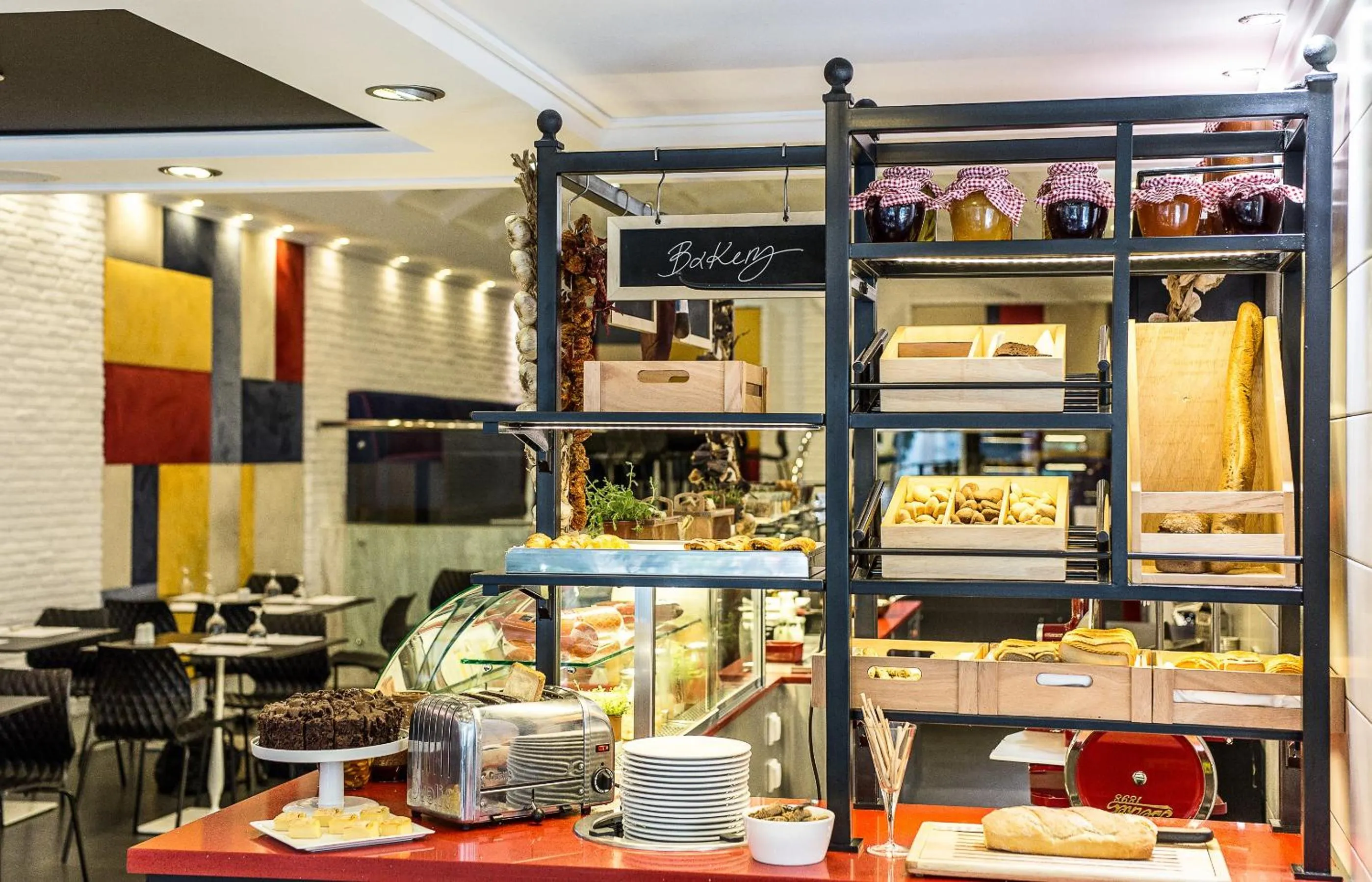 Restaurant/places to eat in Airotel Alexandros