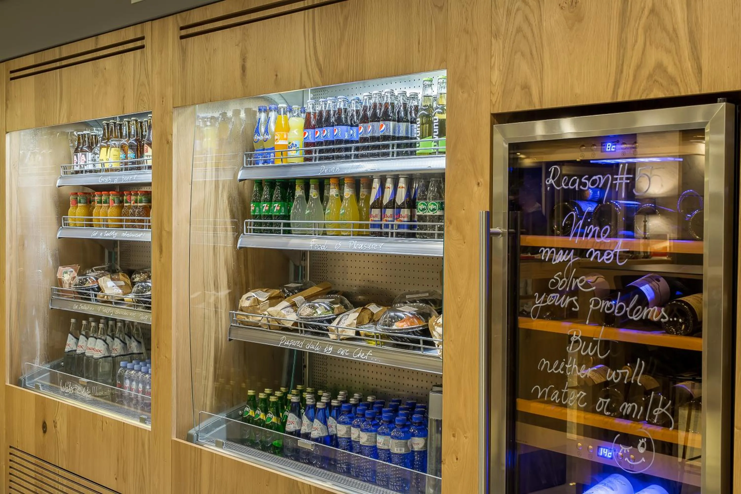 Restaurant/places to eat in Airotel Alexandros