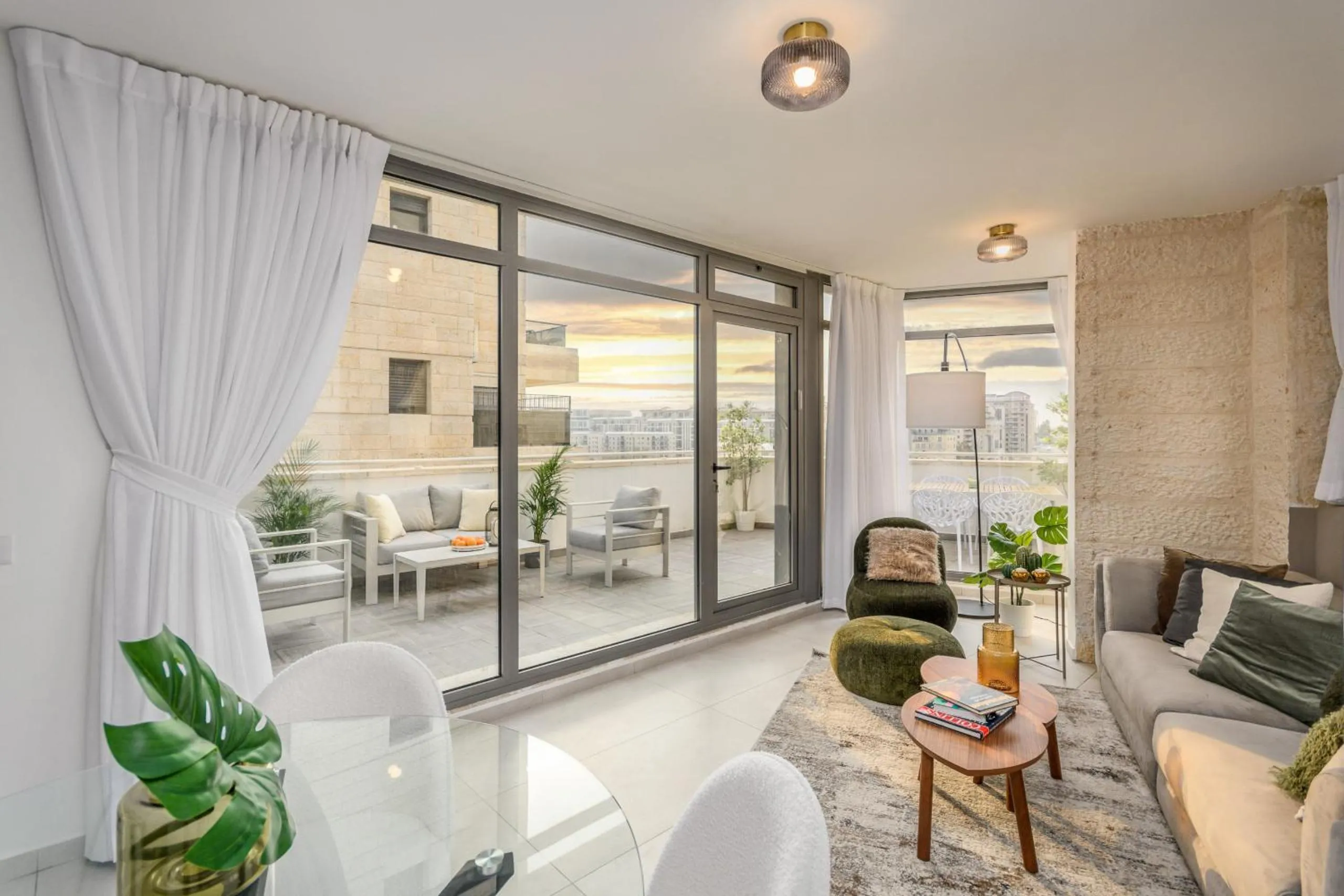 Communal lounge/ TV room in Unique Mini Penthouse In The Heart Of Jerusalem