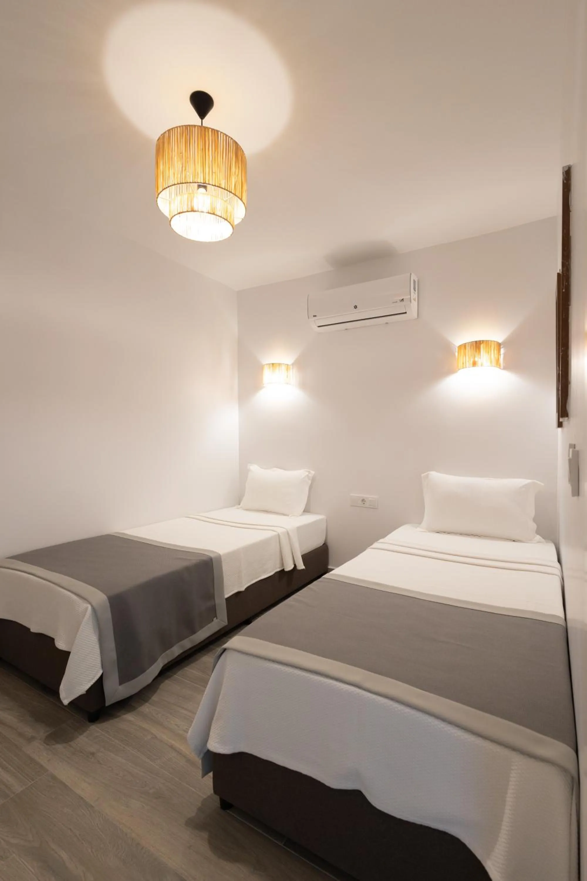 Family, Bed in Base Selimiye