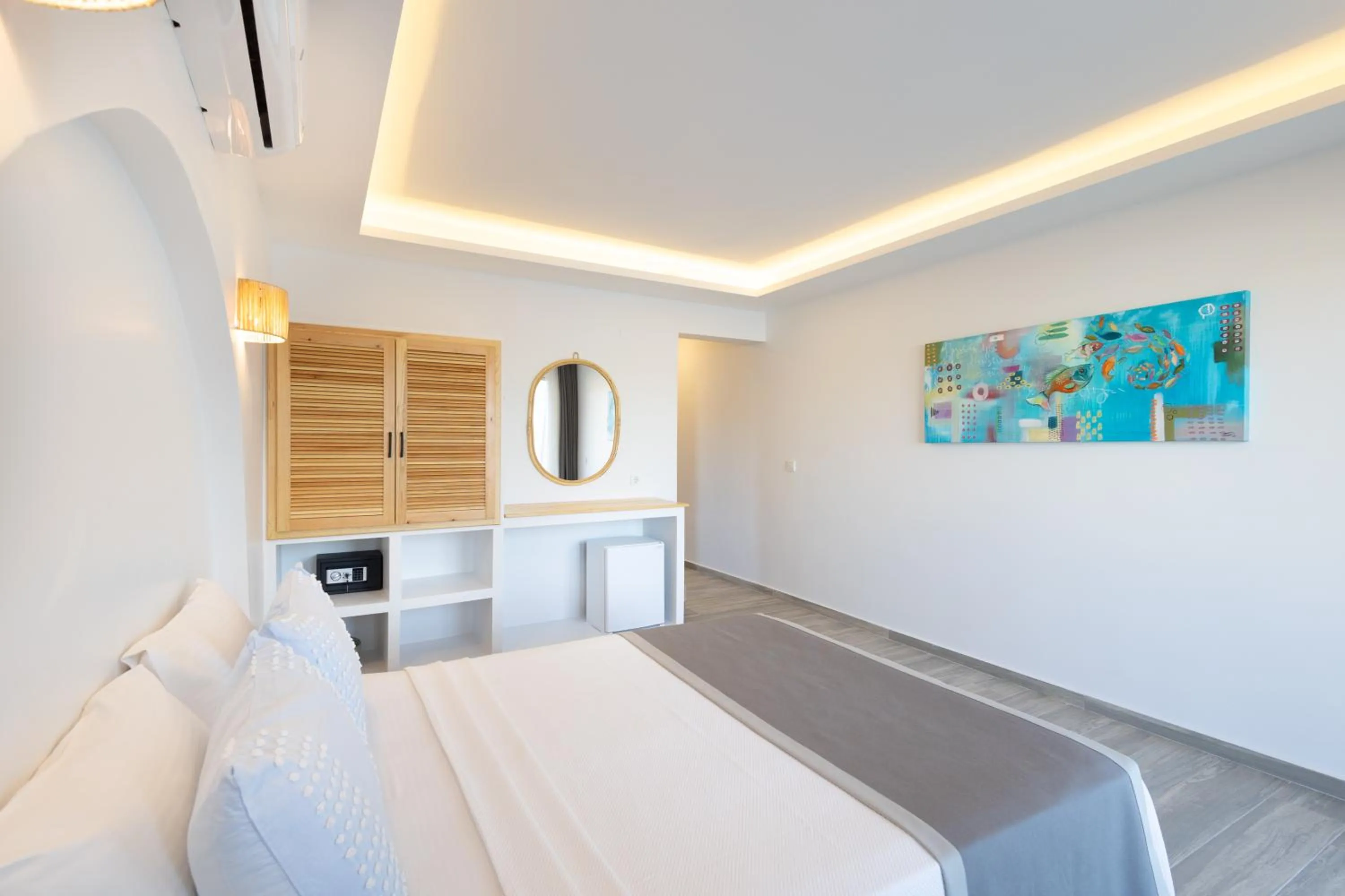 Photo of the whole room, Bed in Base Selimiye