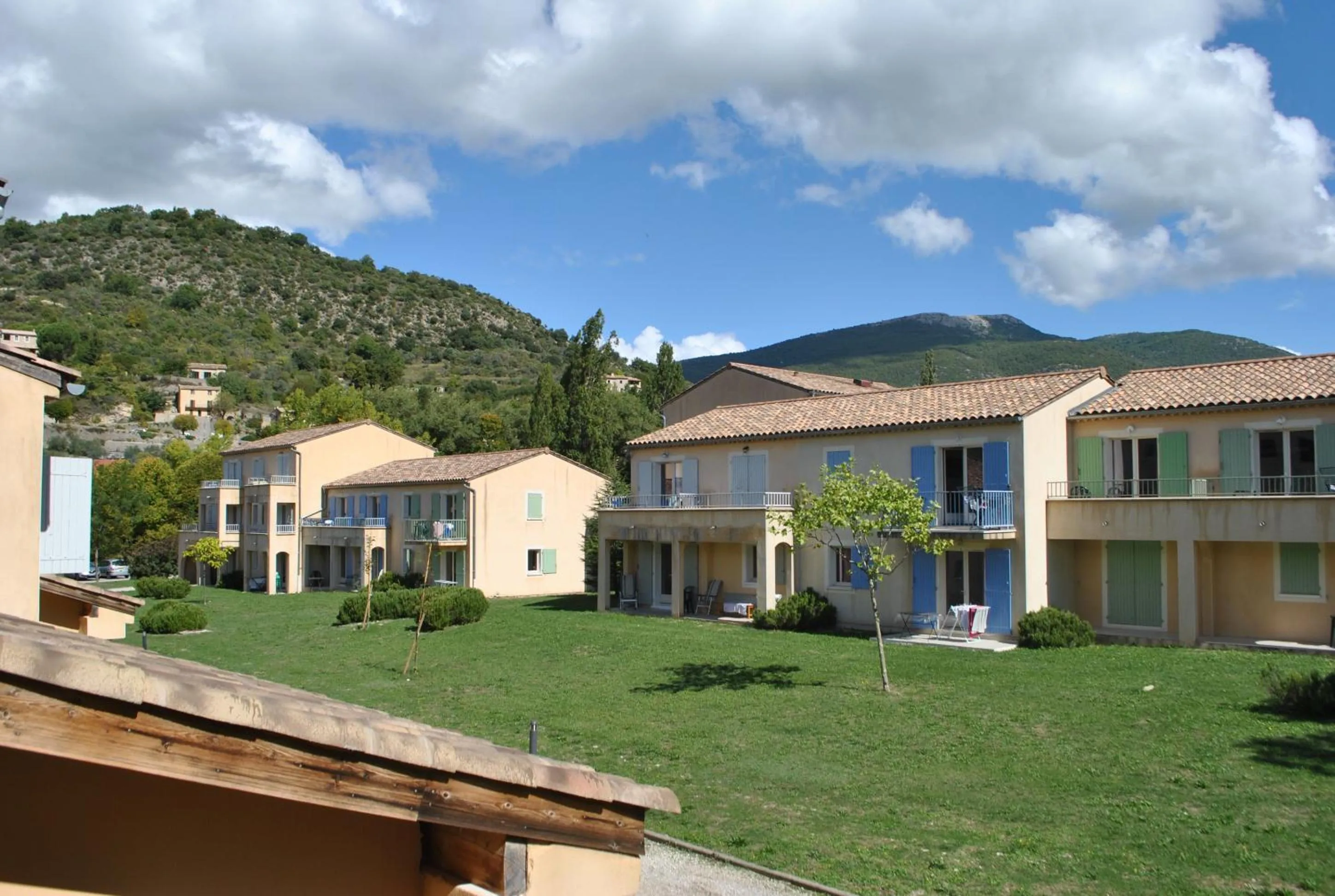 Garden view in Le Hameau des Sources by Ateya