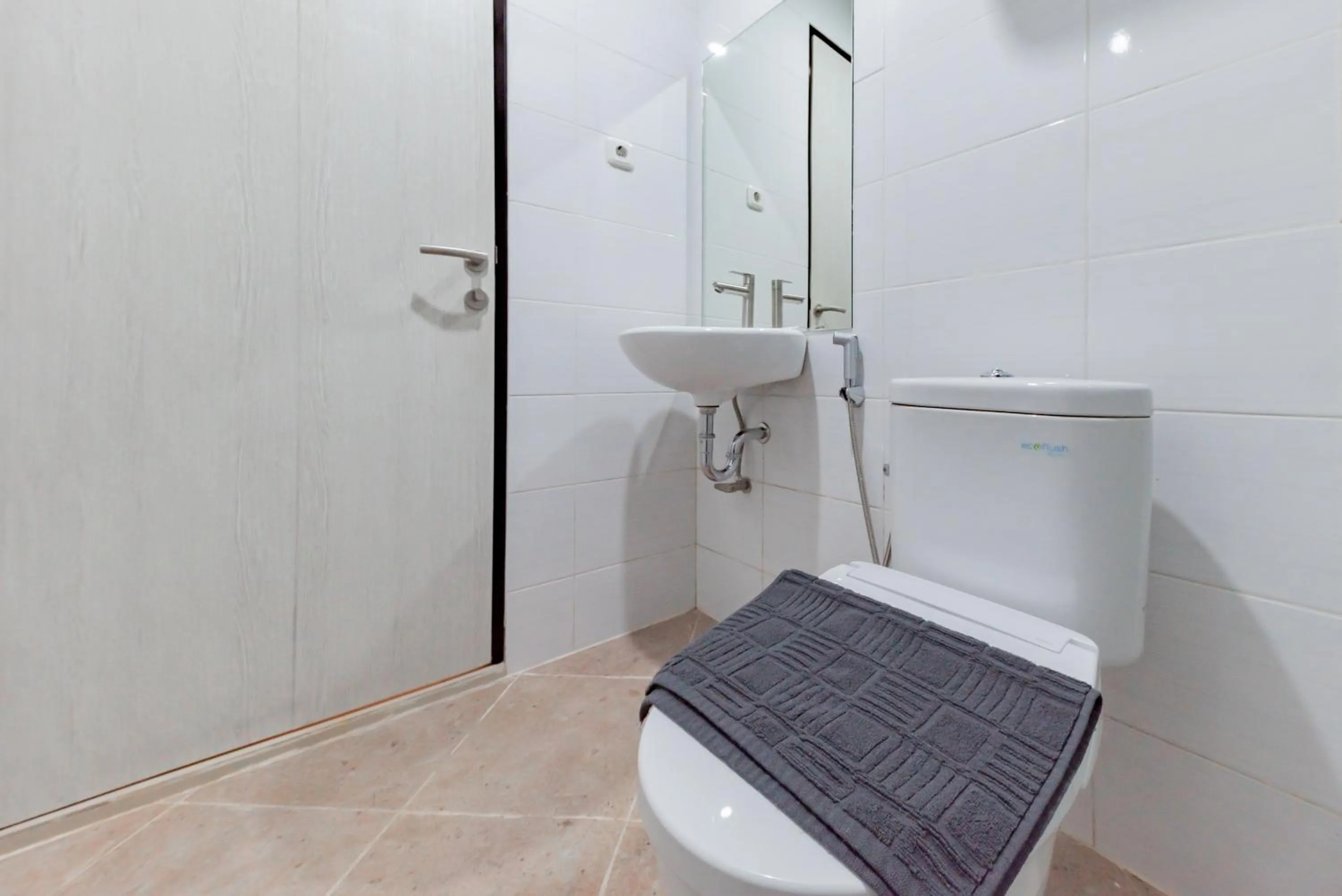 Bathroom in Sans Hotel Berau Square