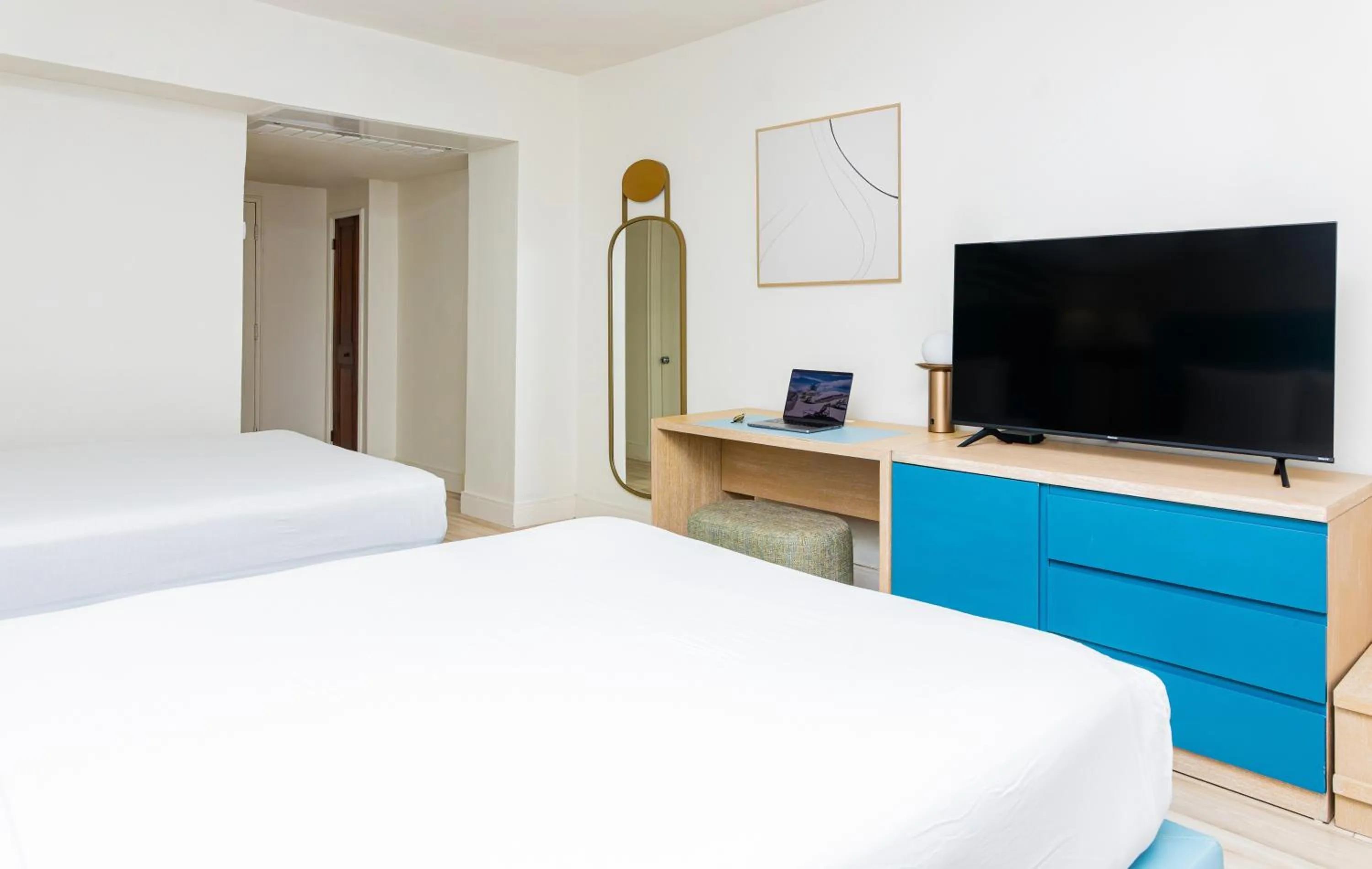 Bed in Sherry Frontenac Oceanfront