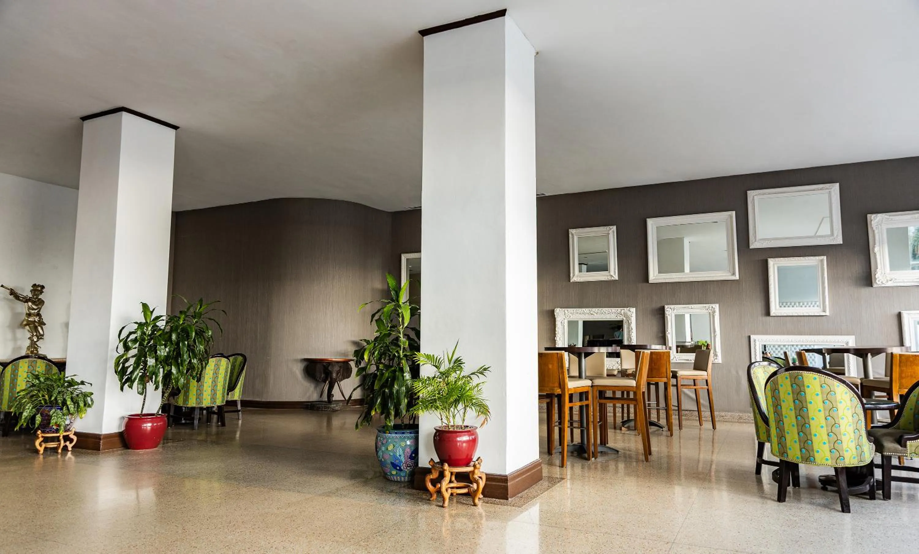 Lobby or reception in Sherry Frontenac Oceanfront