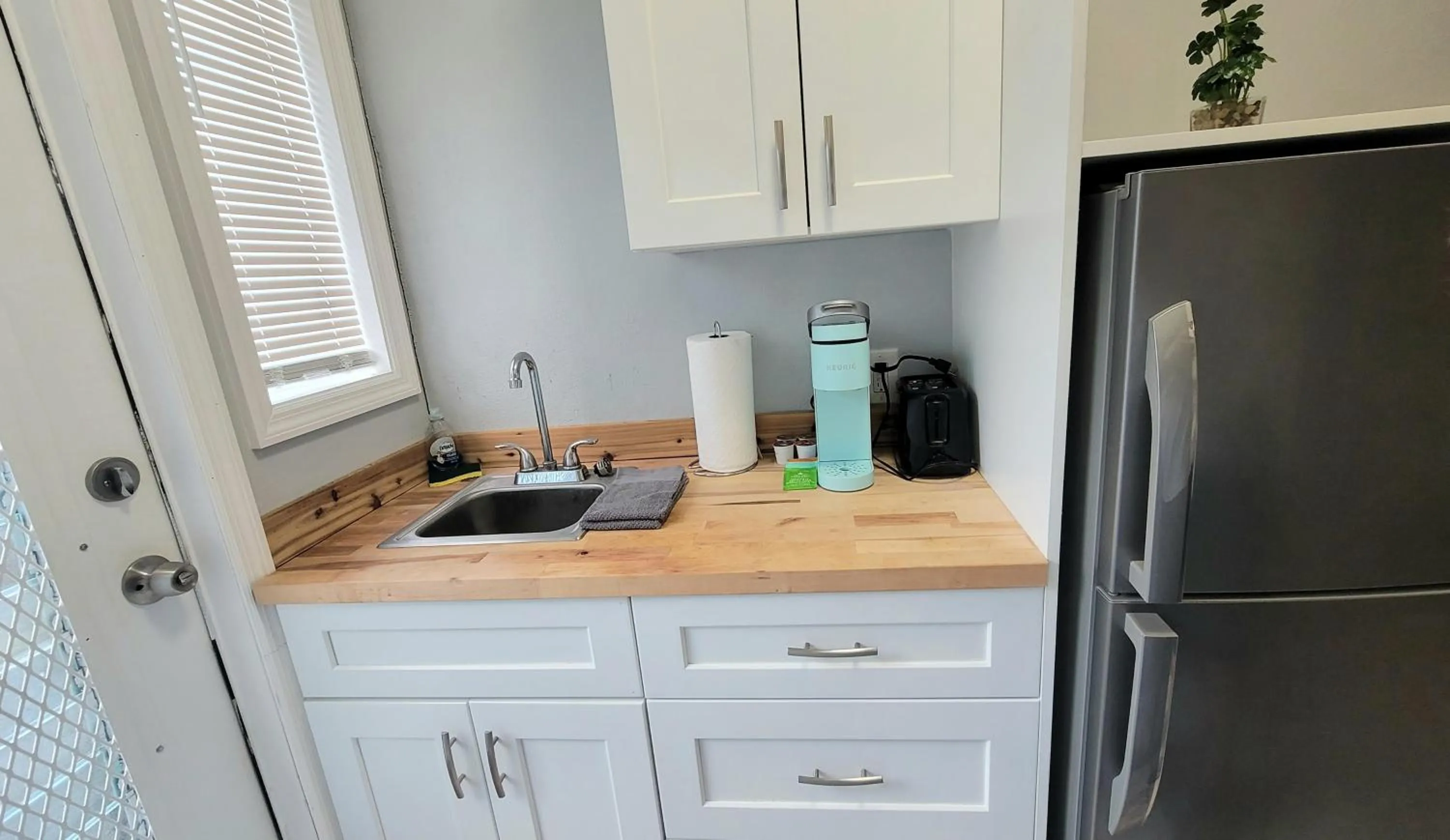 Coffee/tea facilities in BEACHWAY INN