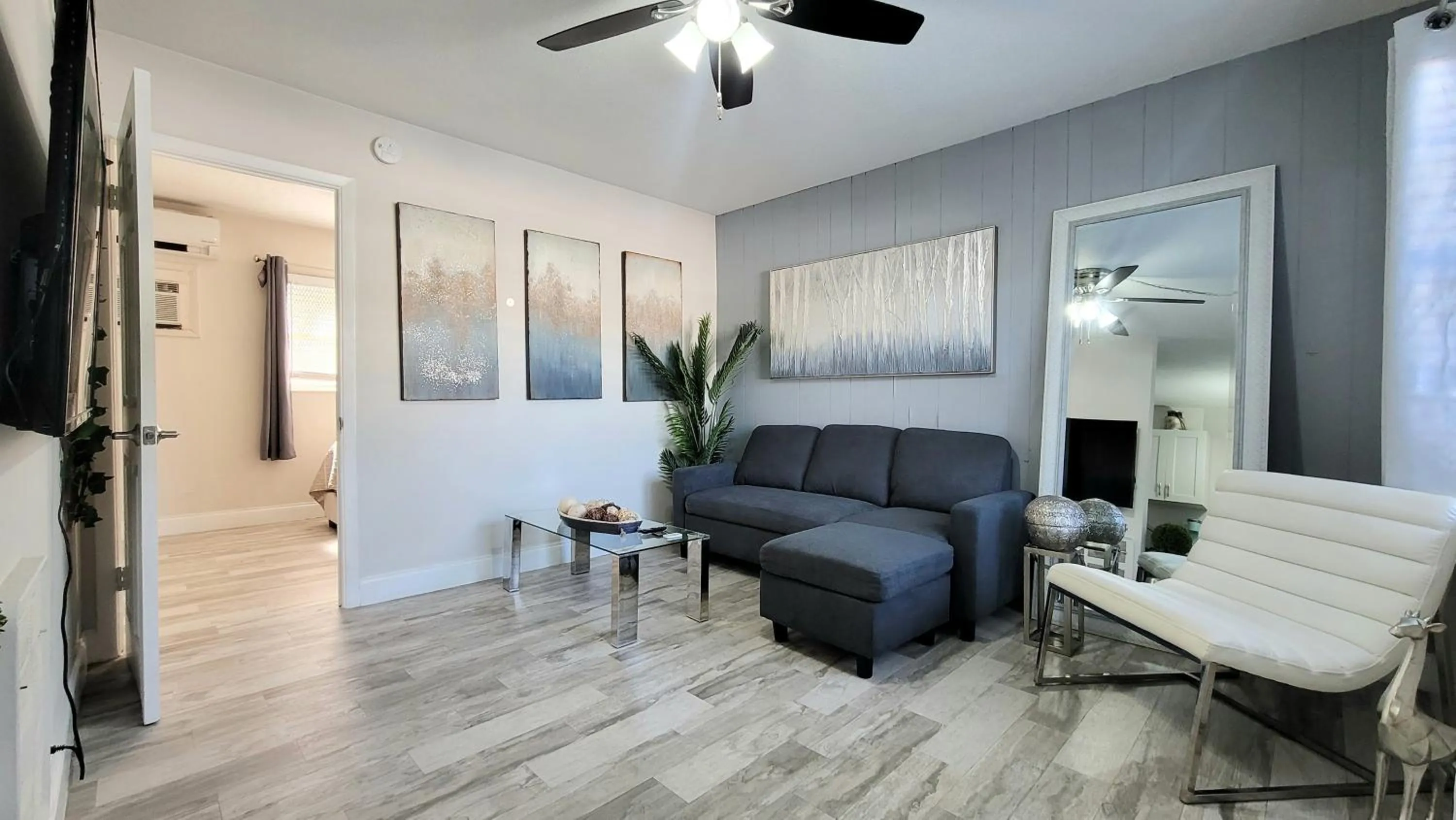 TV and multimedia in BEACHWAY INN