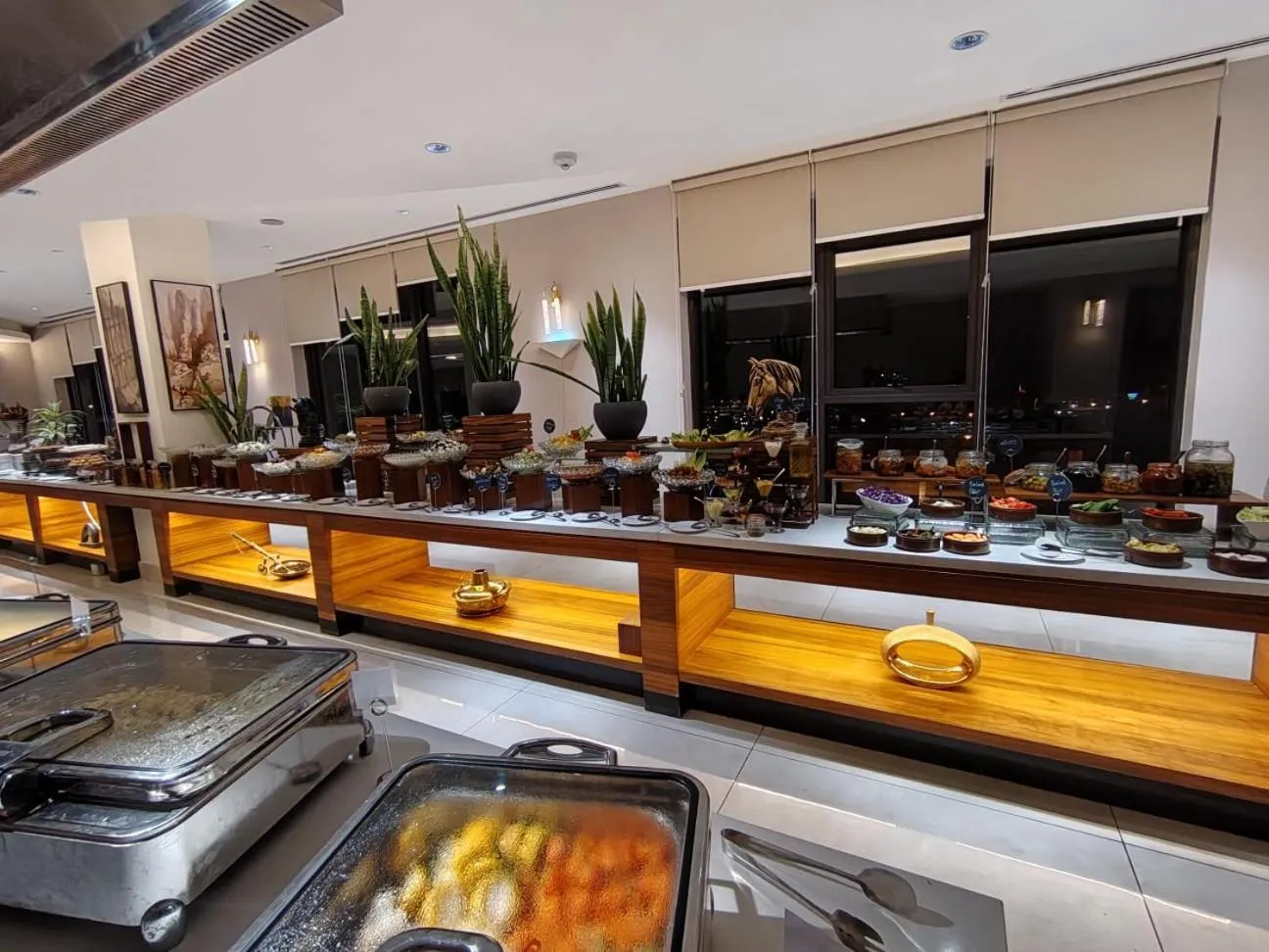 Restaurant/places to eat in H Luxury Hotel