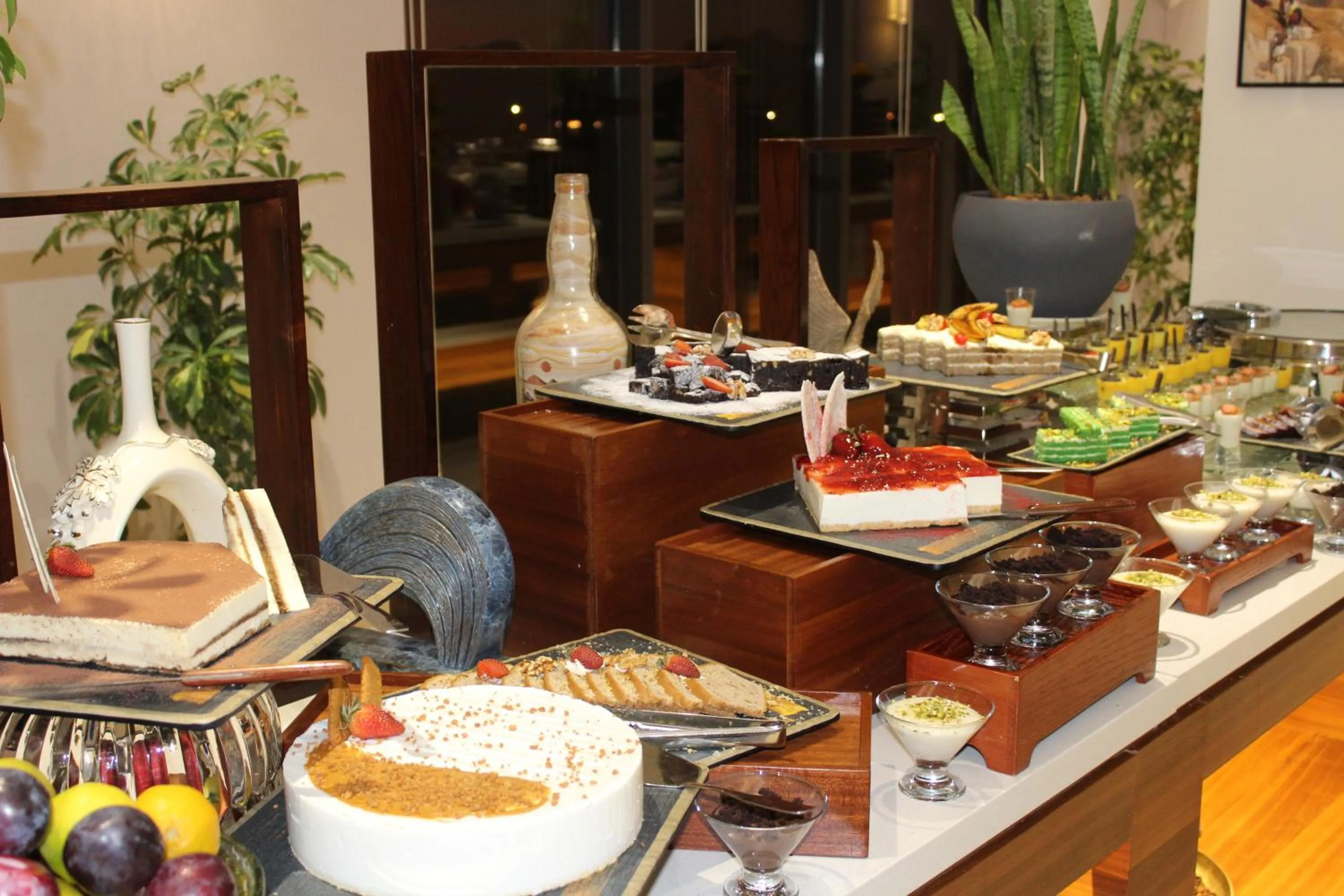 Restaurant/places to eat in H Luxury Hotel