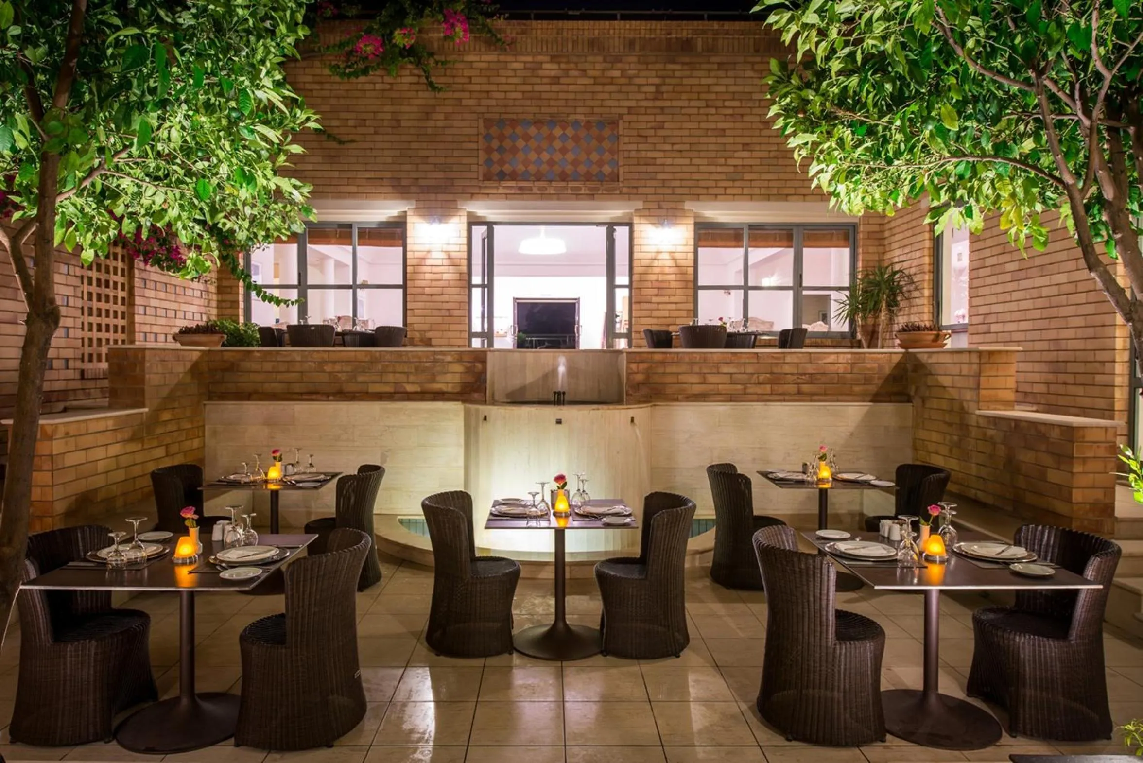 Restaurant/places to eat in Bella Beach Hotel