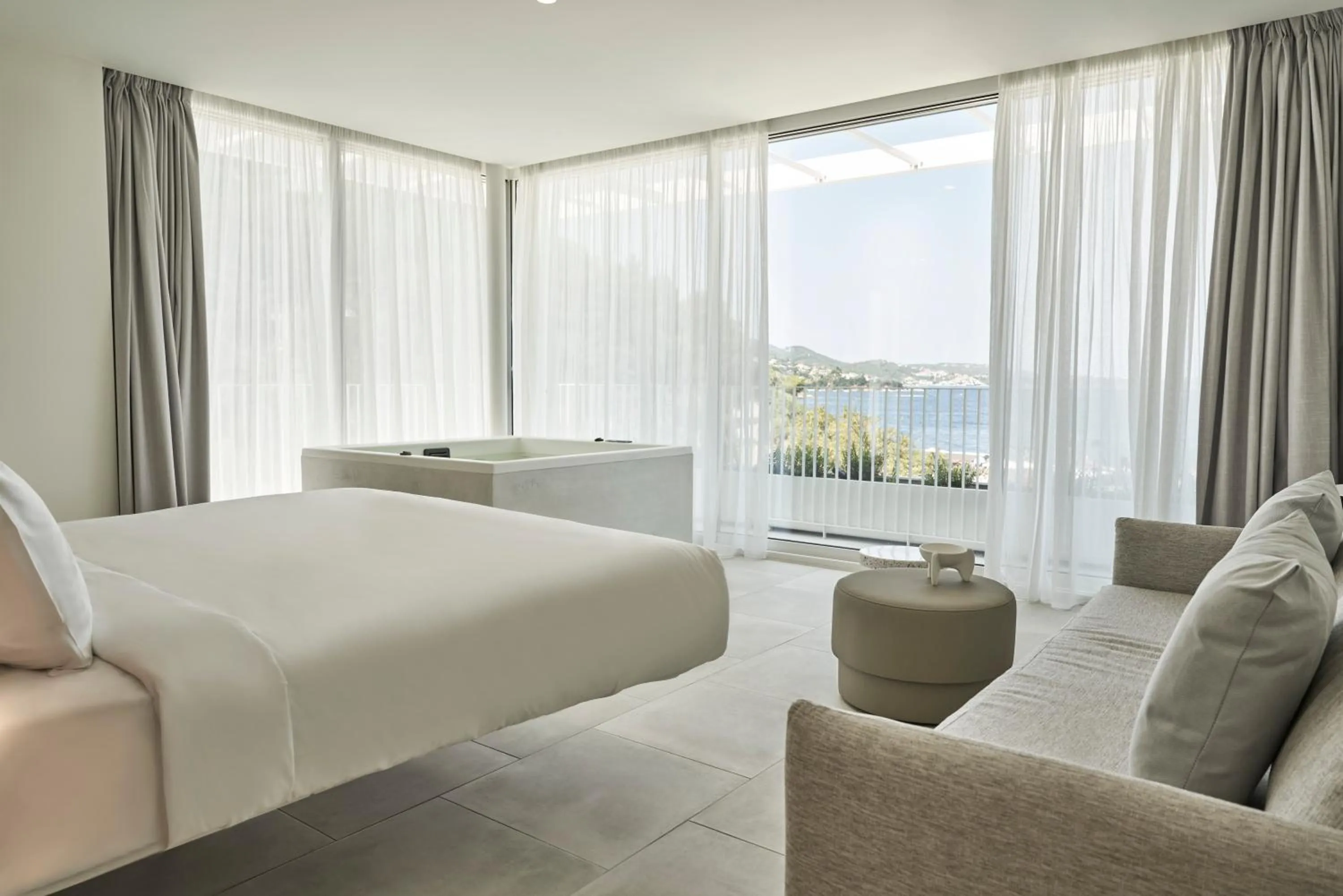 Hot Tub, Bed in Radisson Resort Plaza Skiathos