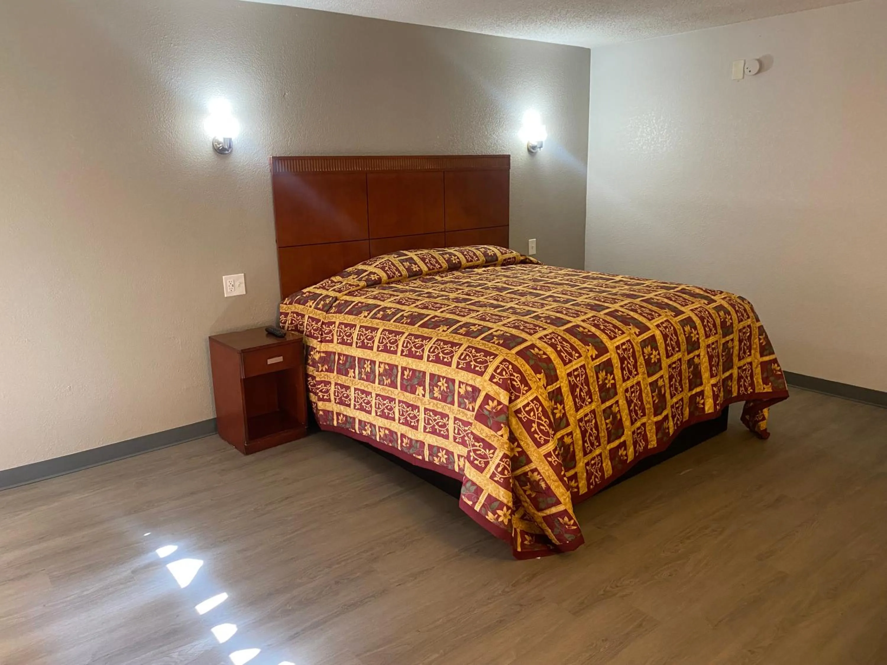 Bed in American Inn and Suites - Atlanta Airport Jonesboro I-75