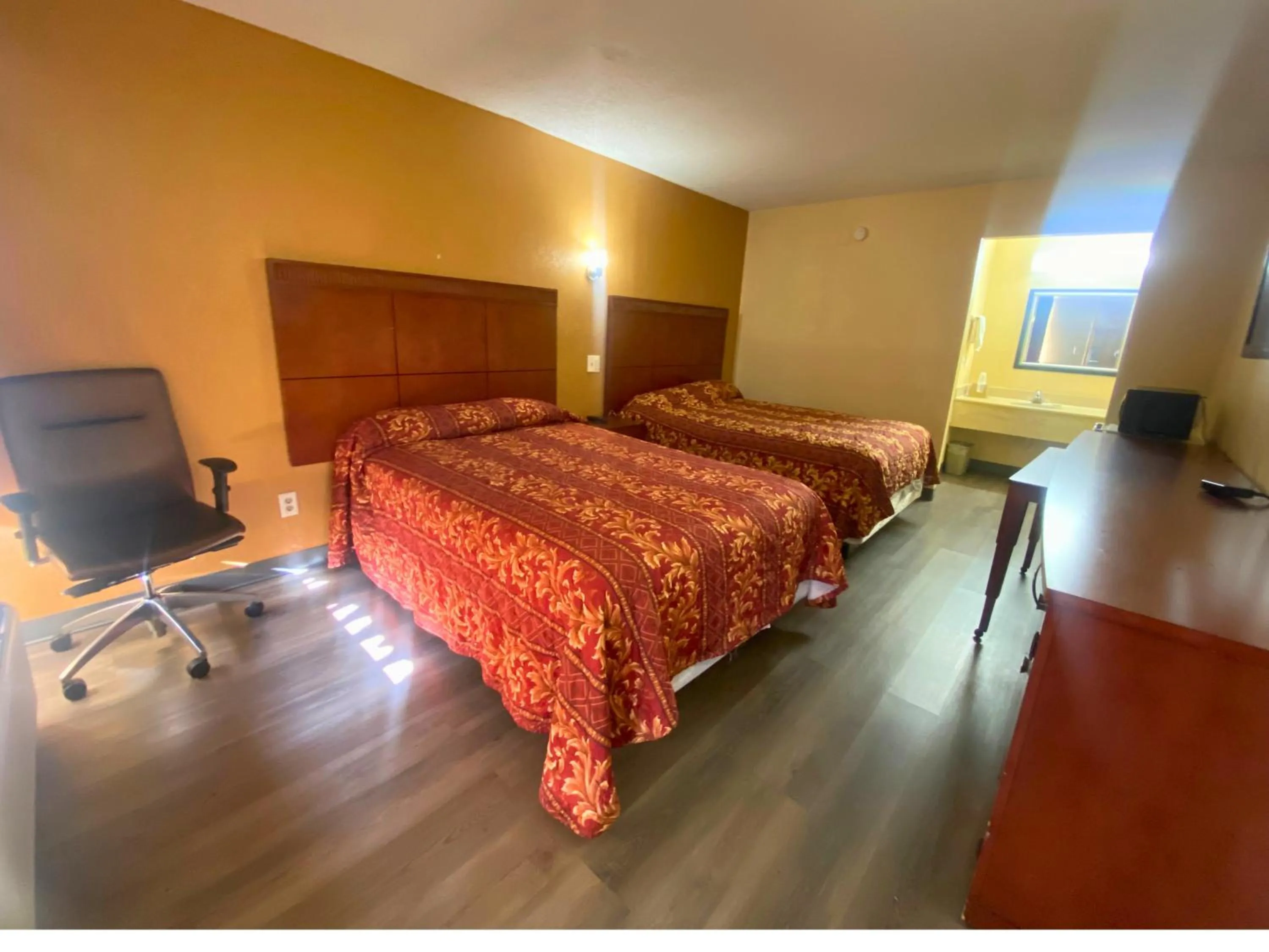 Photo of the whole room, Bed in American Inn and Suites - Atlanta Airport Jonesboro I-75