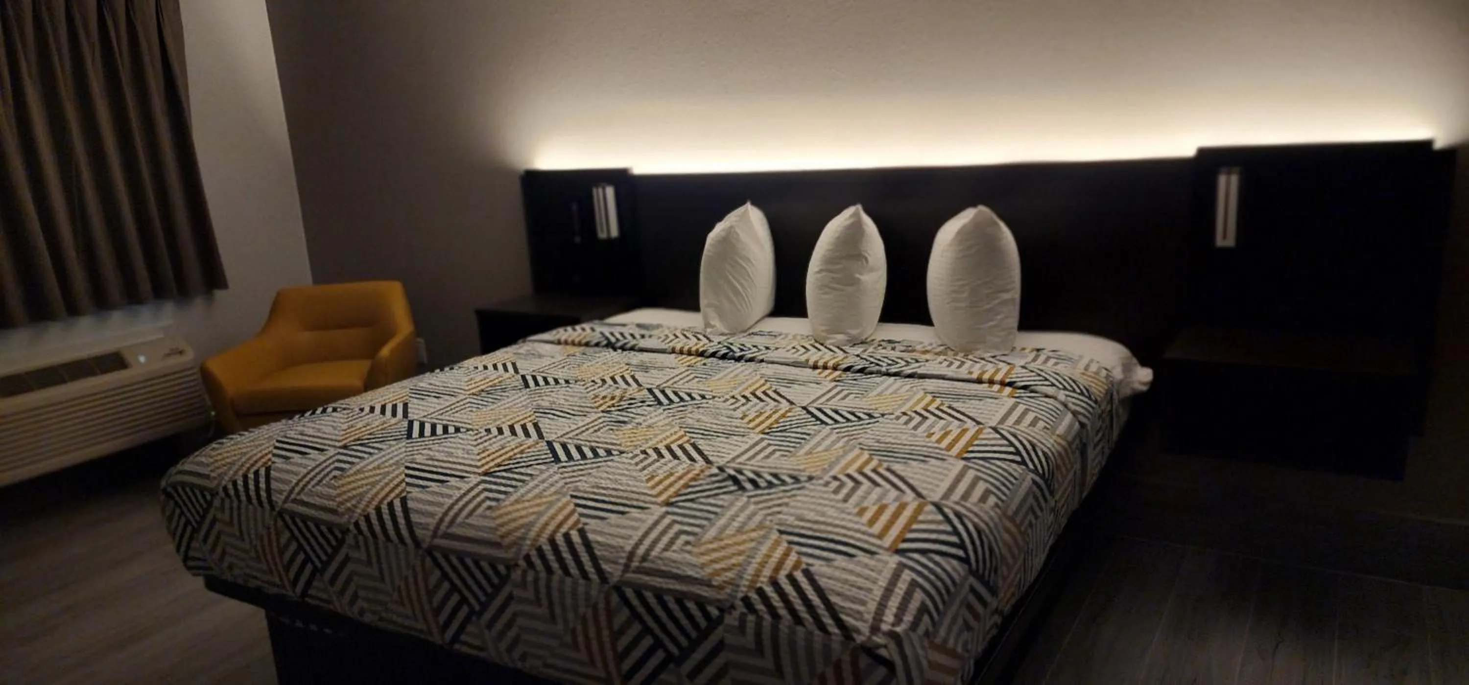 Bed in Motel 6 Aransas Pass TX