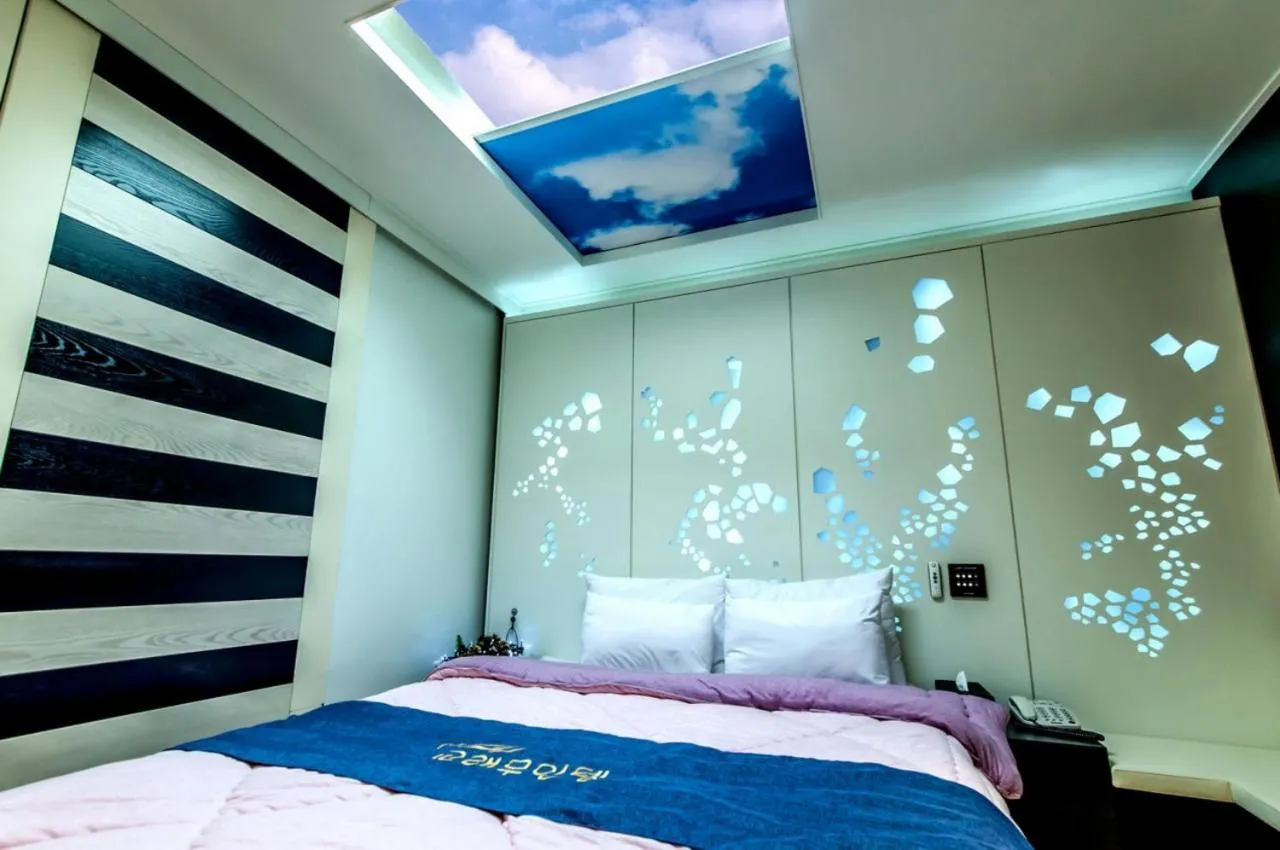 Bed in Gyorae Drive-in Motel