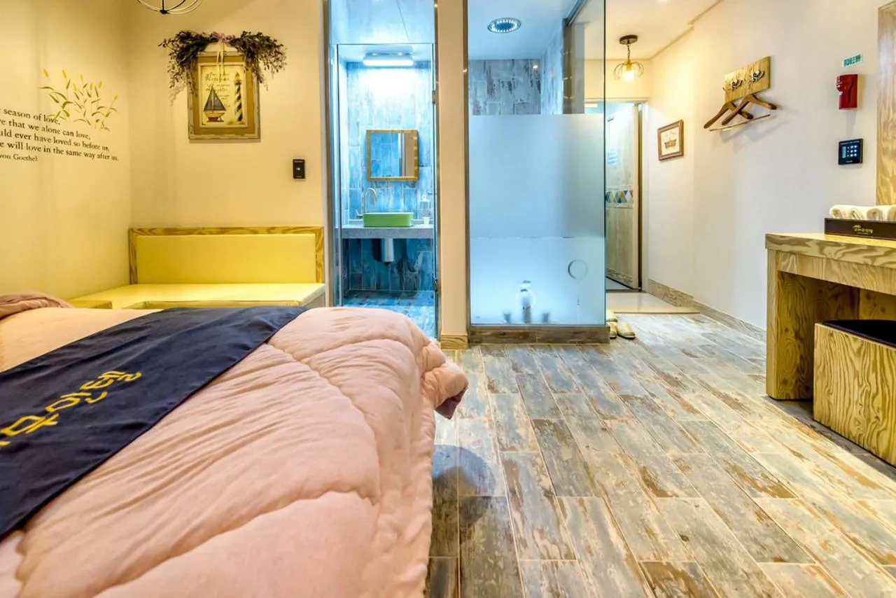 Bed in Gyorae Drive-in Motel