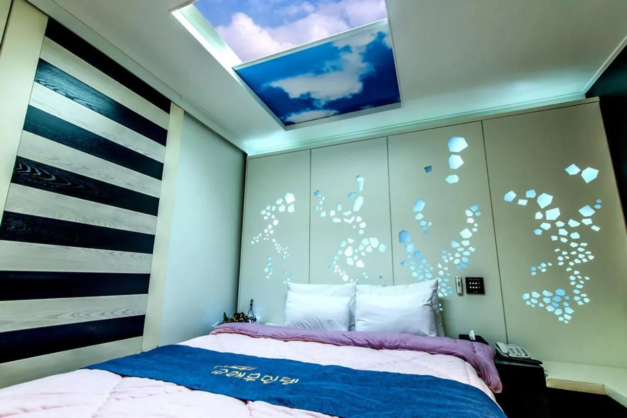 Bed in Gyorae Drive-in Motel