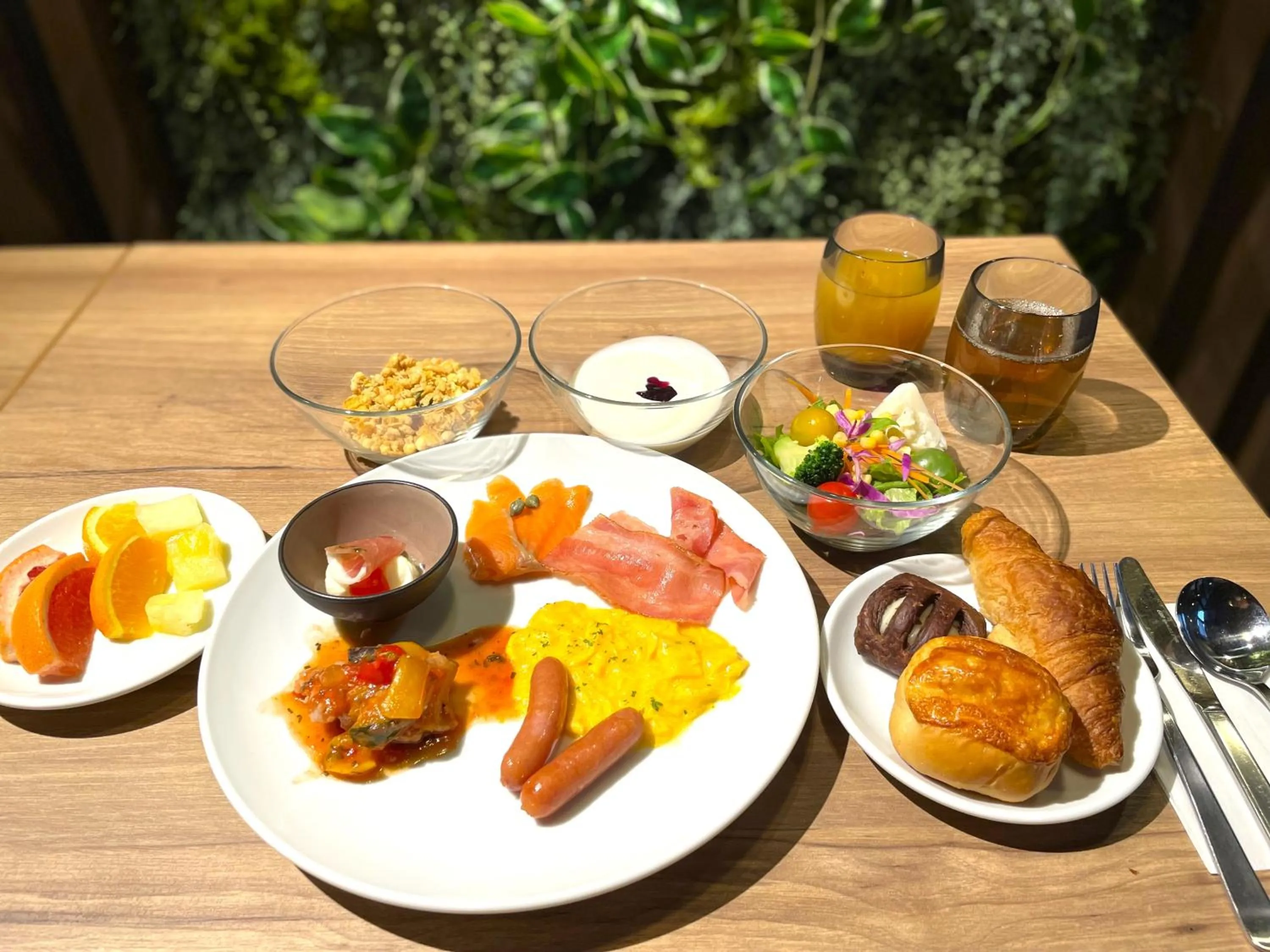 Food and drinks in HOTEL AMANEK Shinjuku Kabukicho