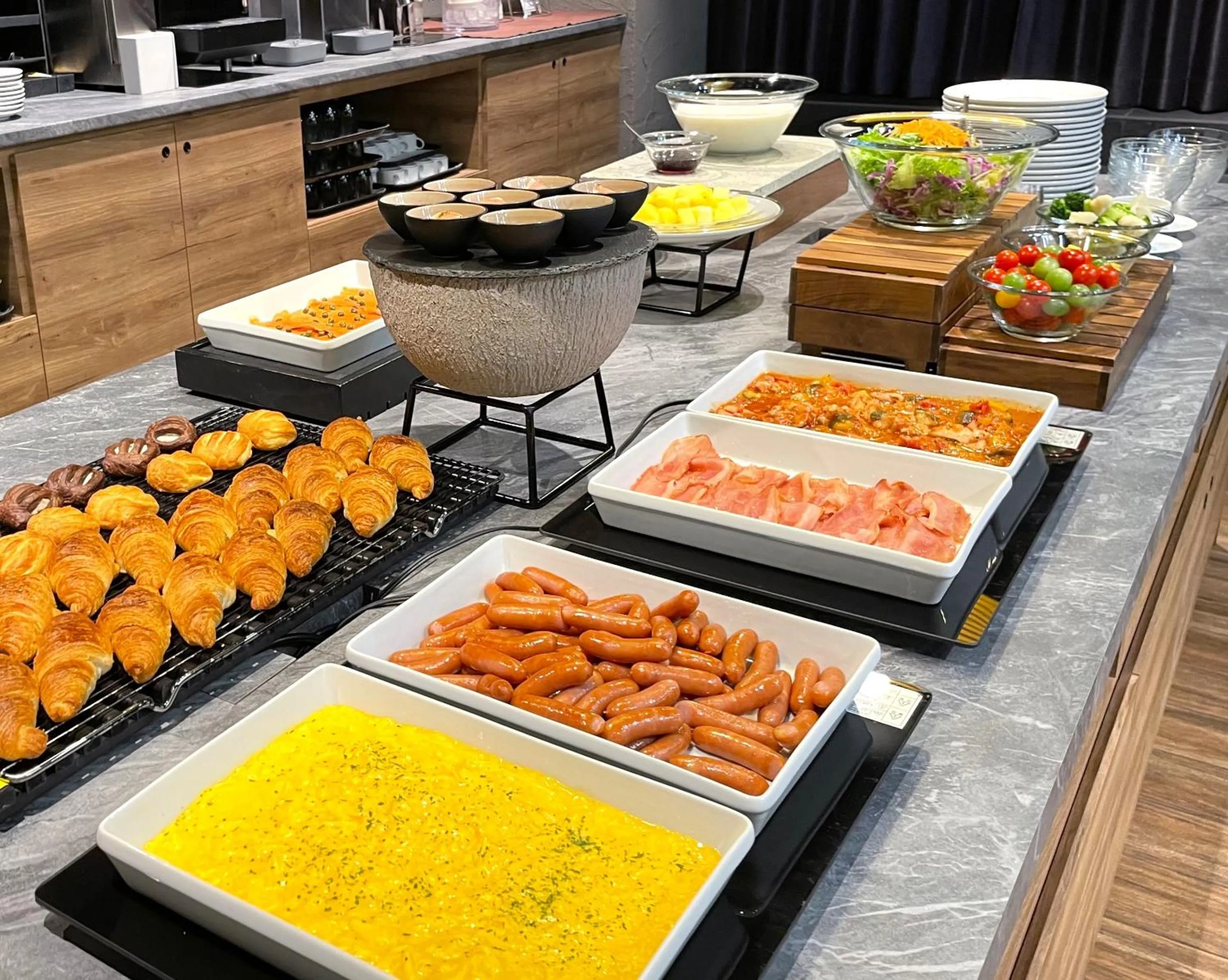 Food and drinks in HOTEL AMANEK Shinjuku Kabukicho