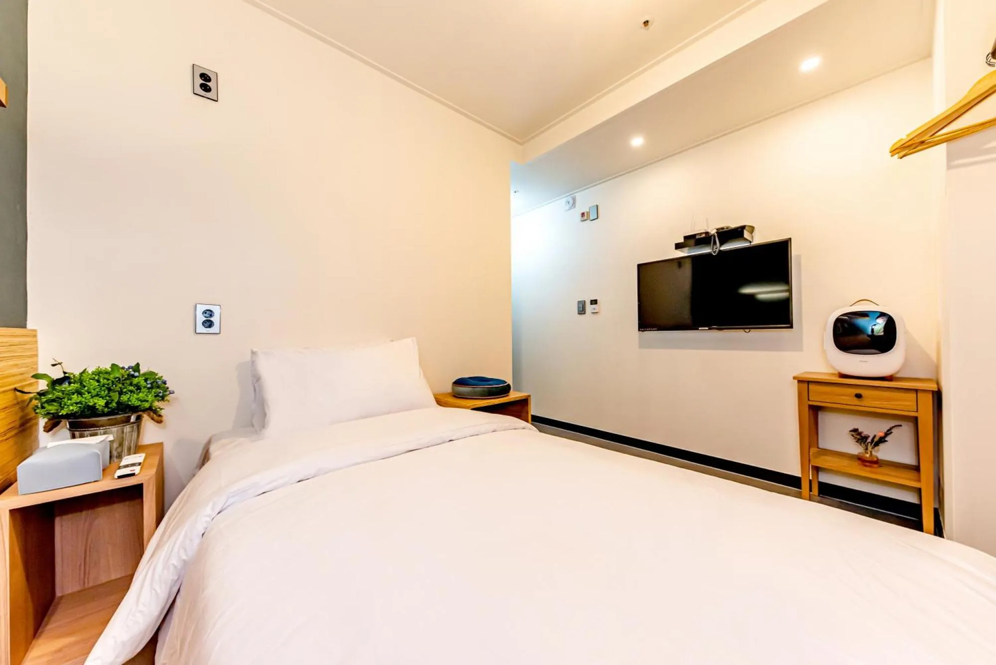 Bed in The Jade Hotel