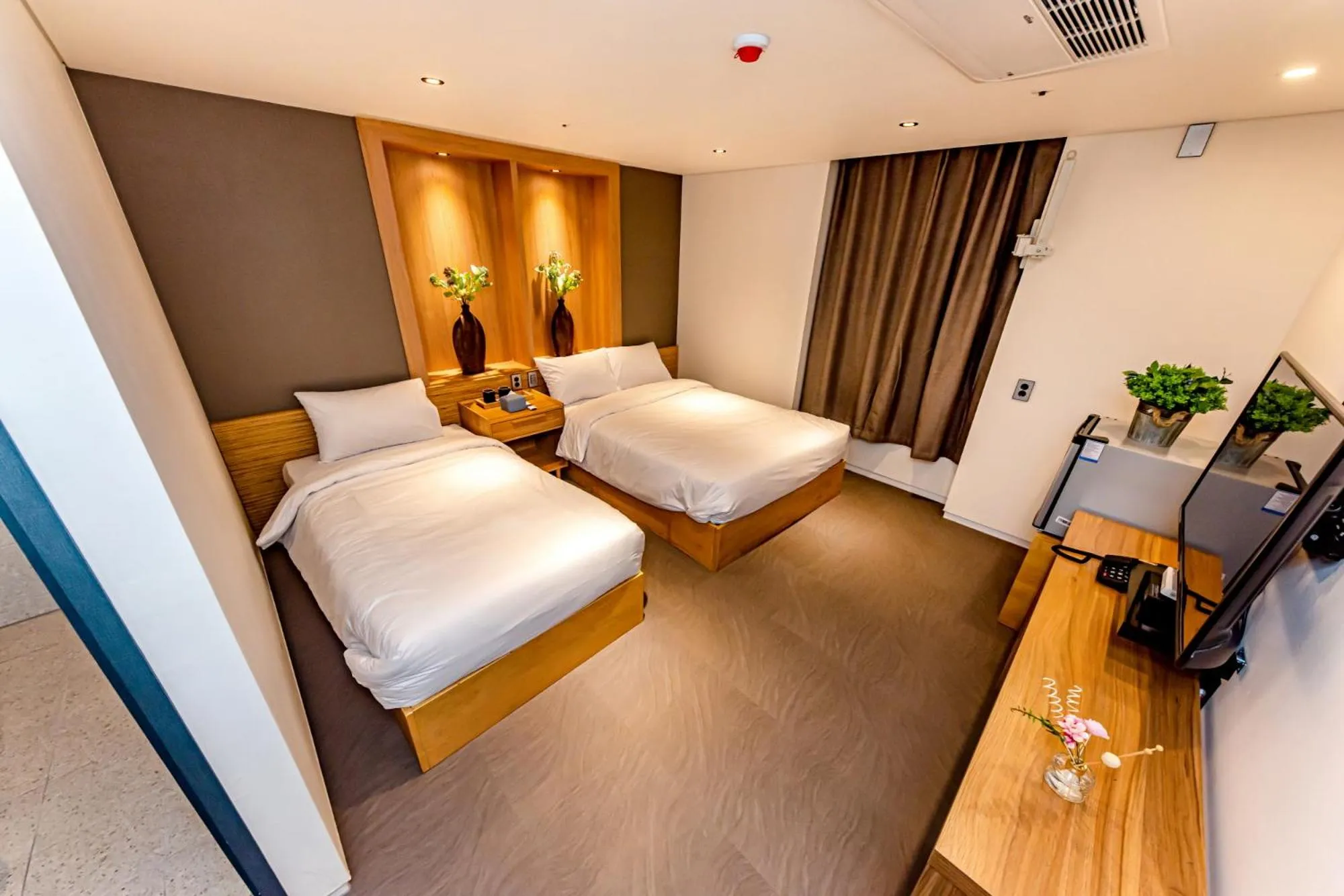 Bed in The Jade Hotel