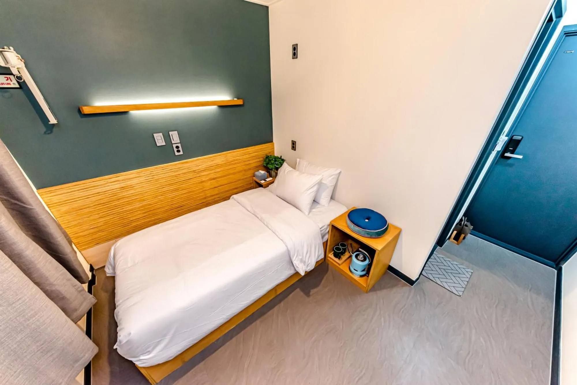 Bed in The Jade Hotel