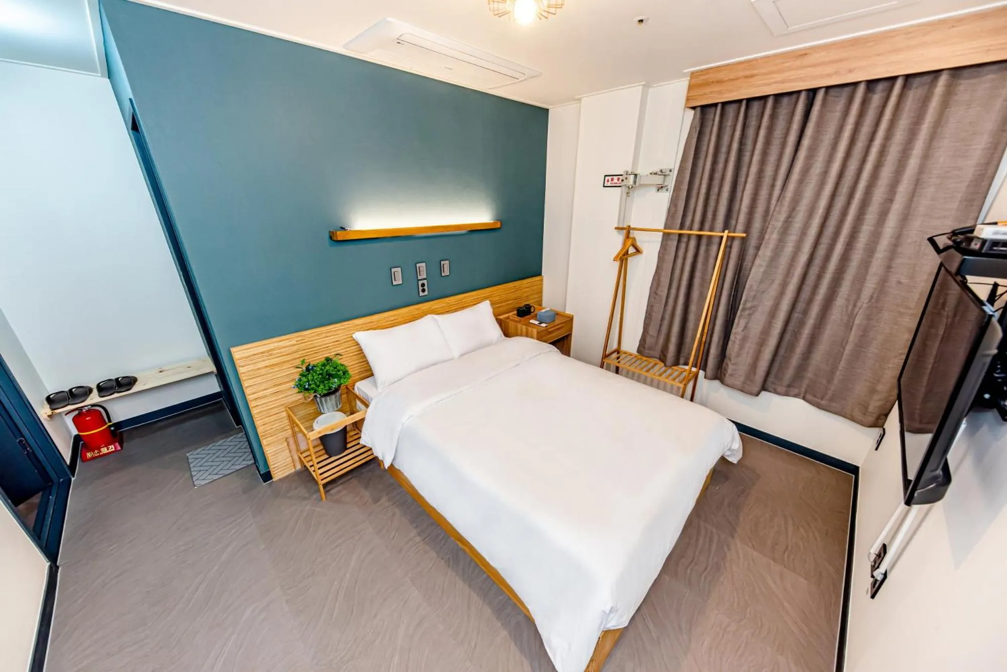 Bed in The Jade Hotel