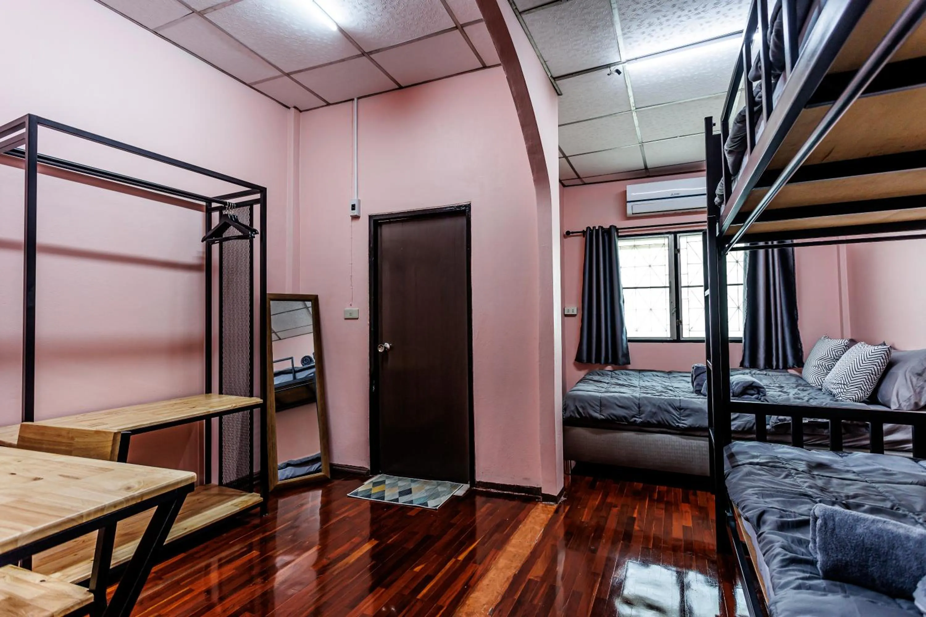 Photo of the whole room, Bed in Baan Mee Suk Ayutthaya