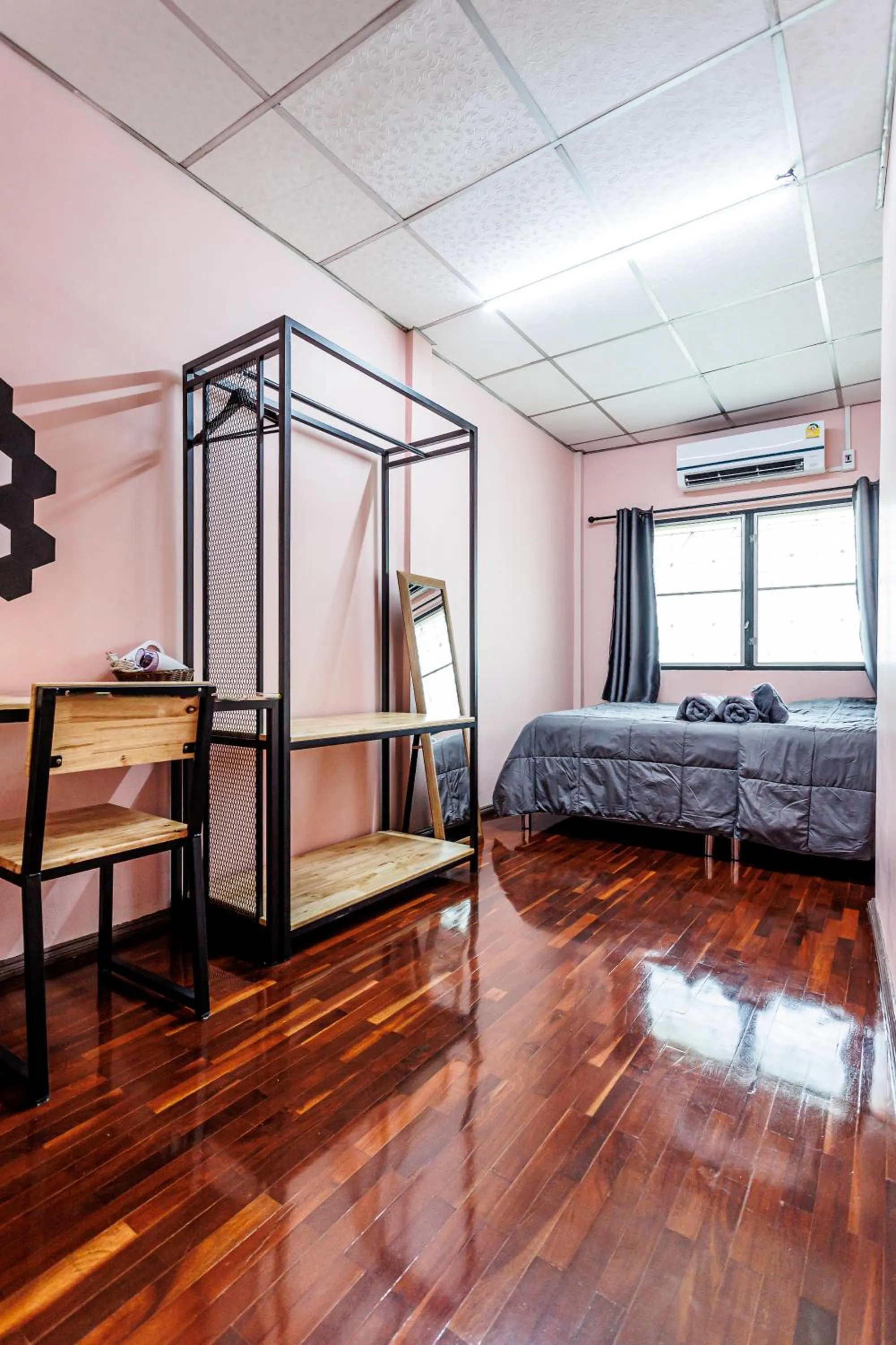 Photo of the whole room, Bed in Baan Mee Suk Ayutthaya