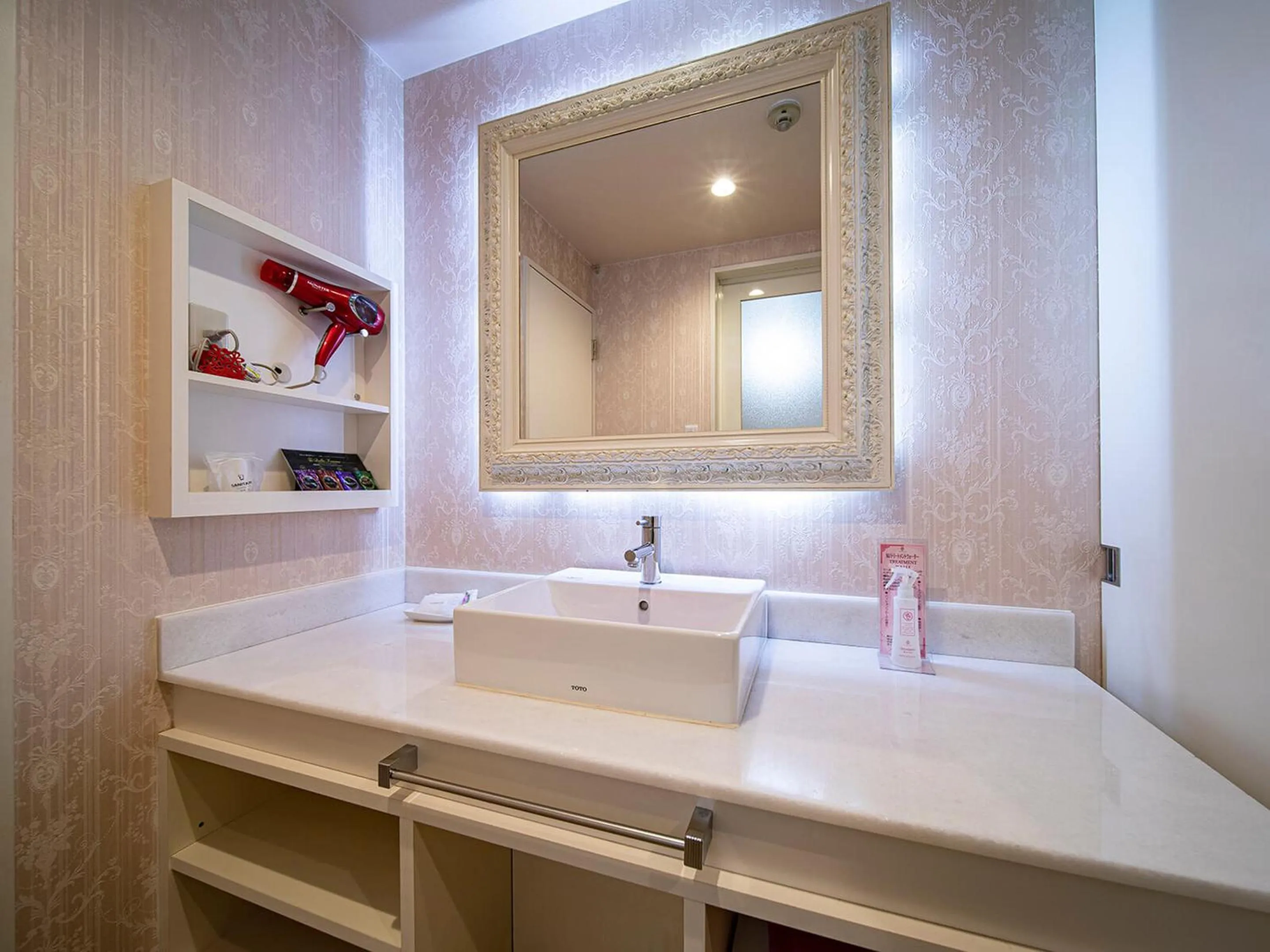 Bathroom in Hotel Rakuseki Honkan