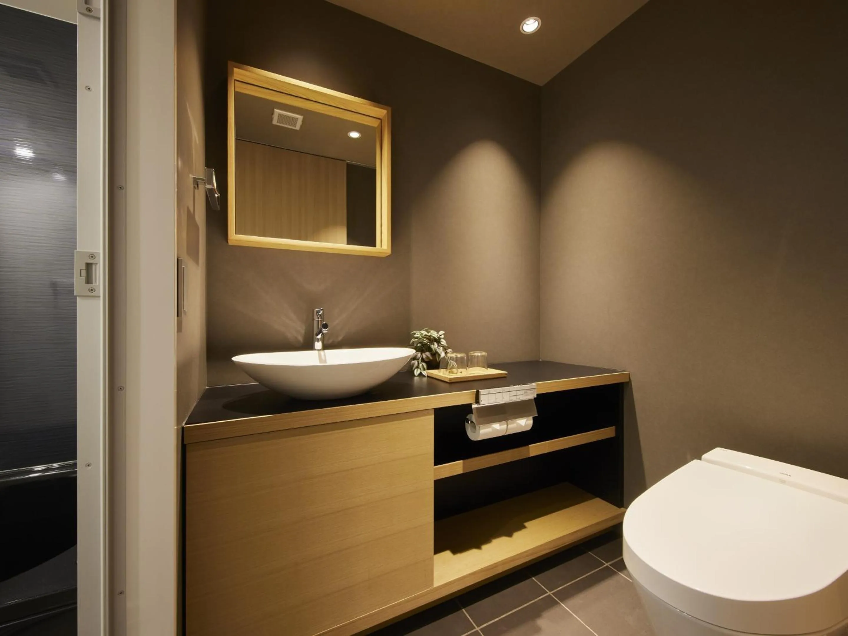 Toilet in Minn Nijo-jo