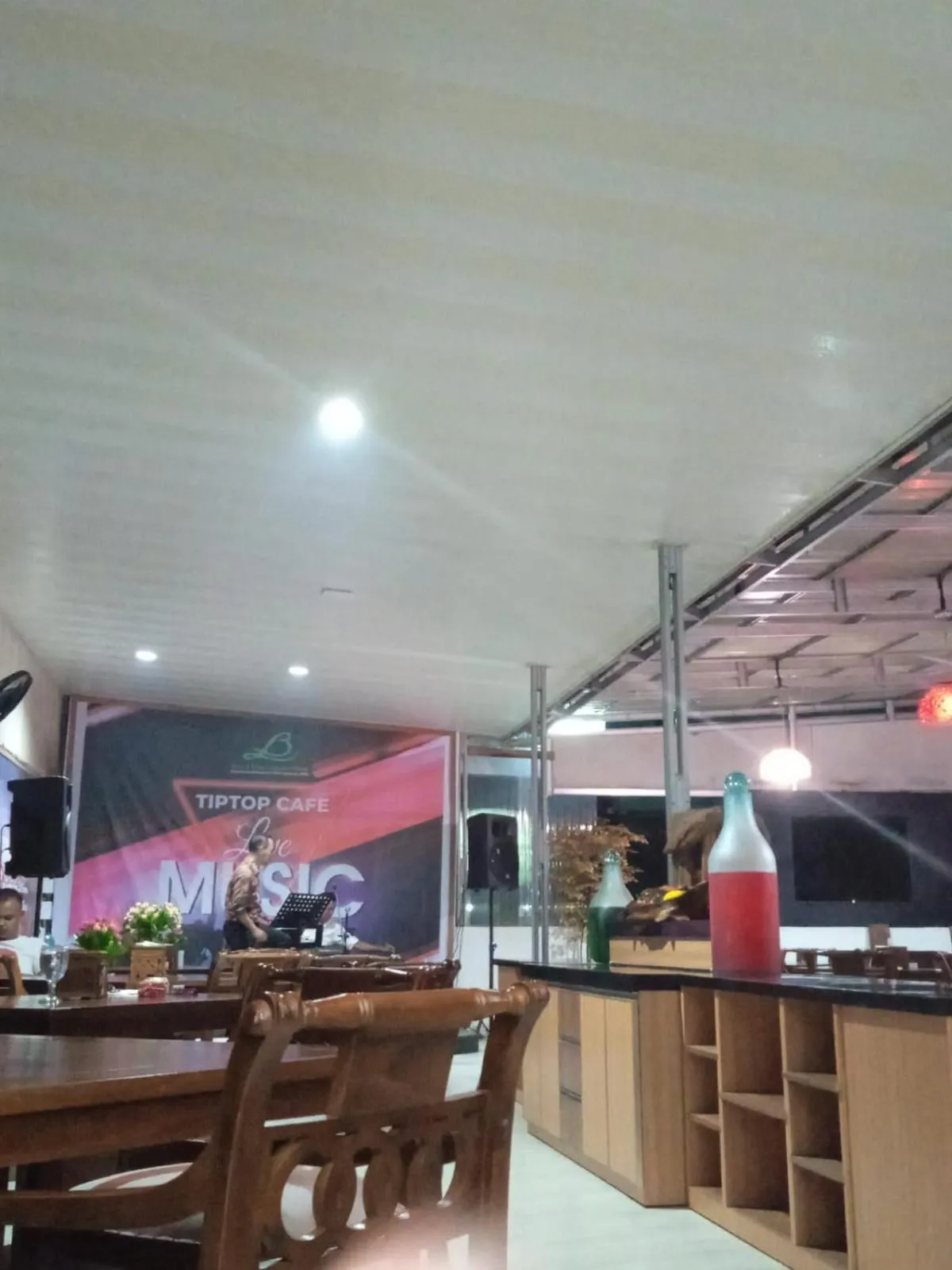 Restaurant/places to eat in Grand Buana Lestari Hotel