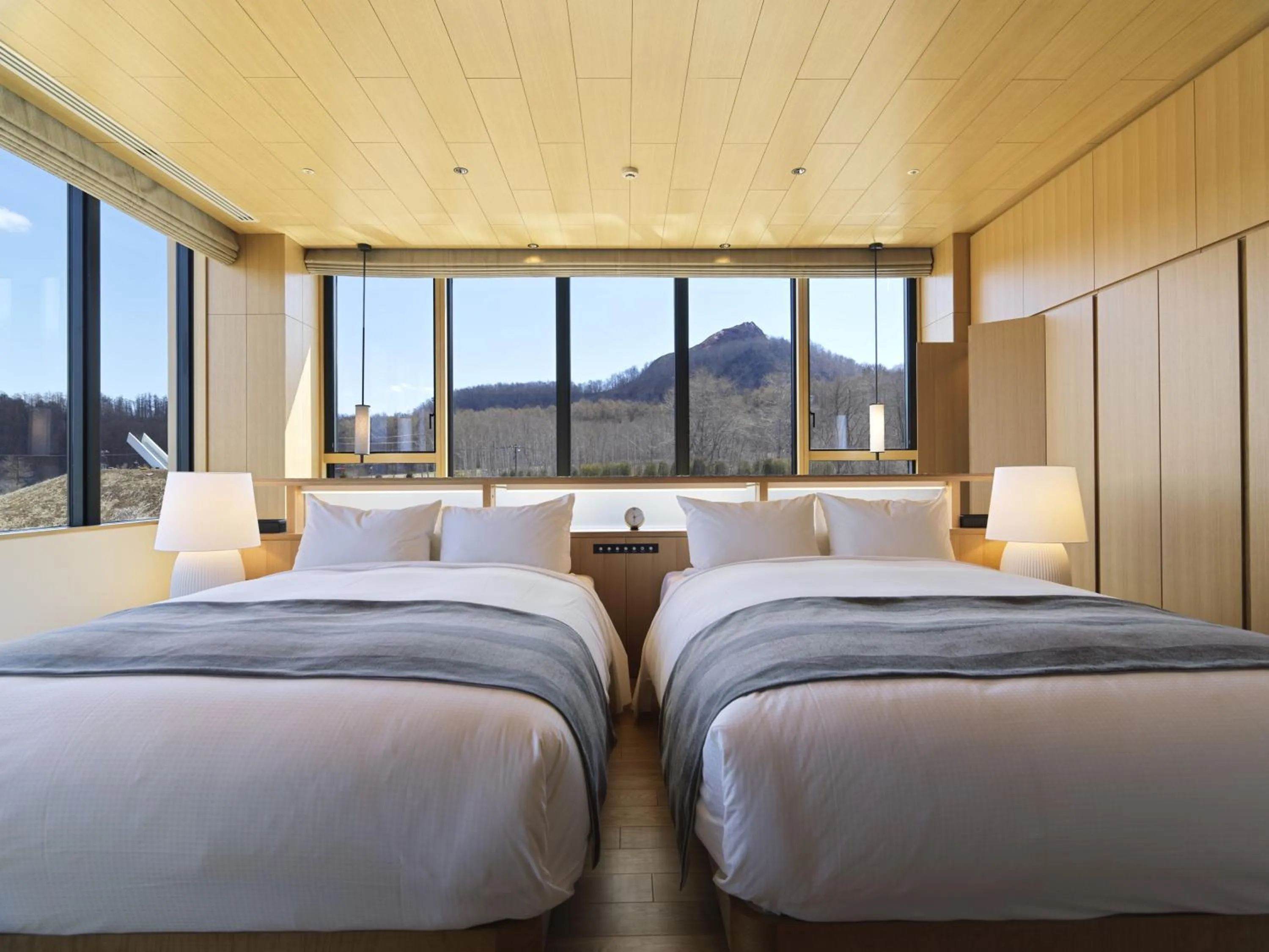 View (from property/room), Bed in Lake Toya Tsuruga Resort HIKARINOUTA