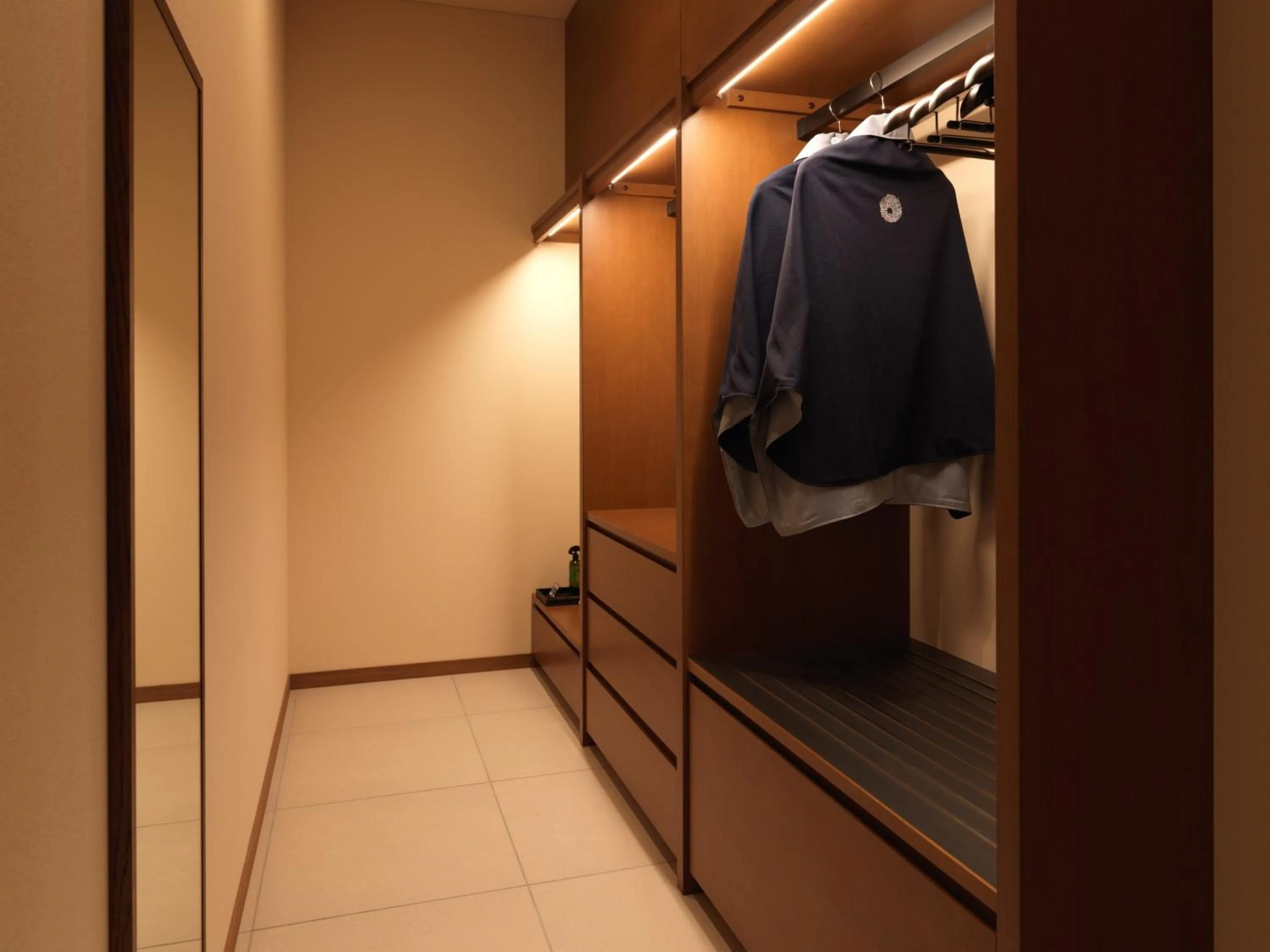 Photo of the whole room in Lake Toya Tsuruga Resort HIKARINOUTA