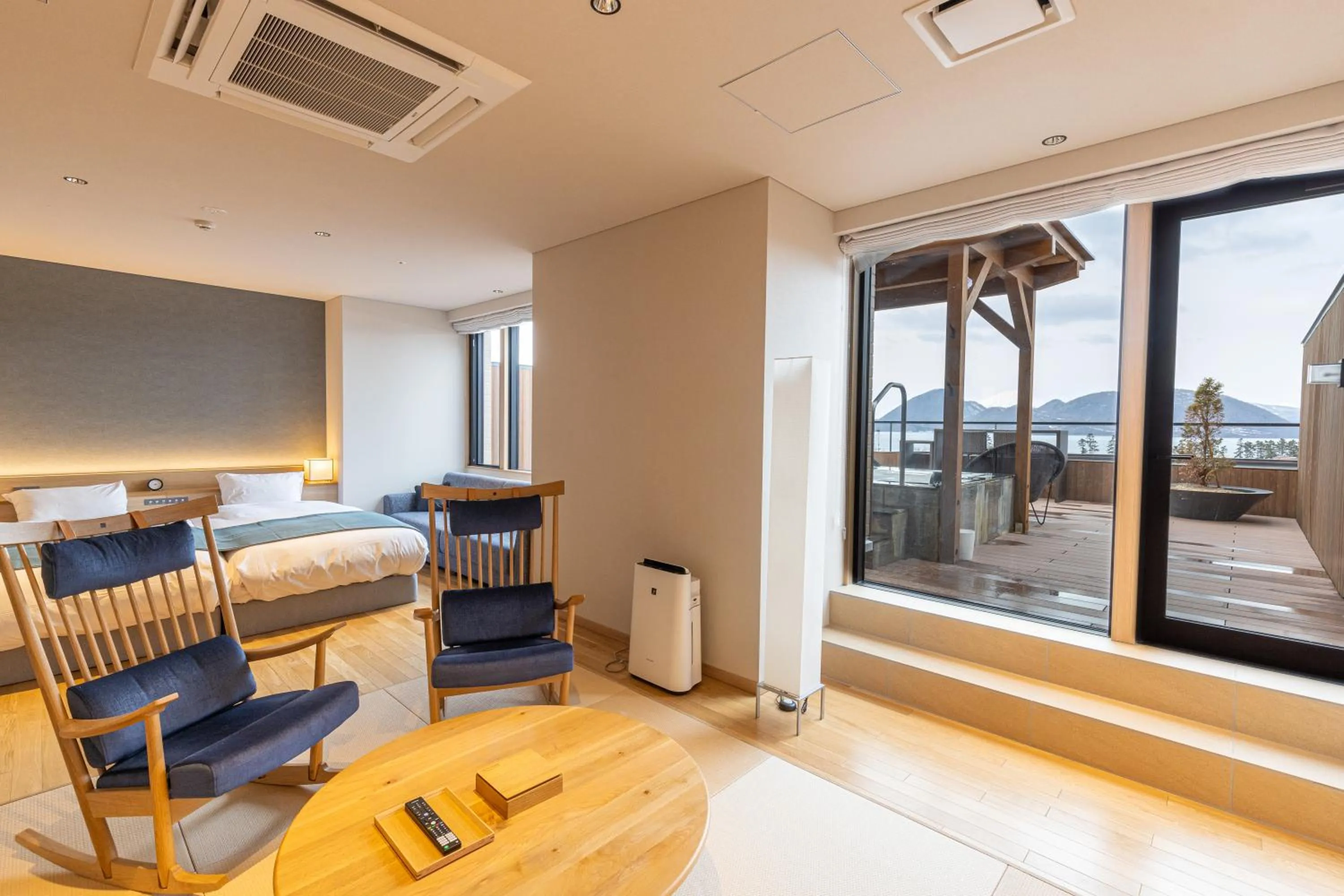 Photo of the whole room in Lake Toya Tsuruga Resort HIKARINOUTA