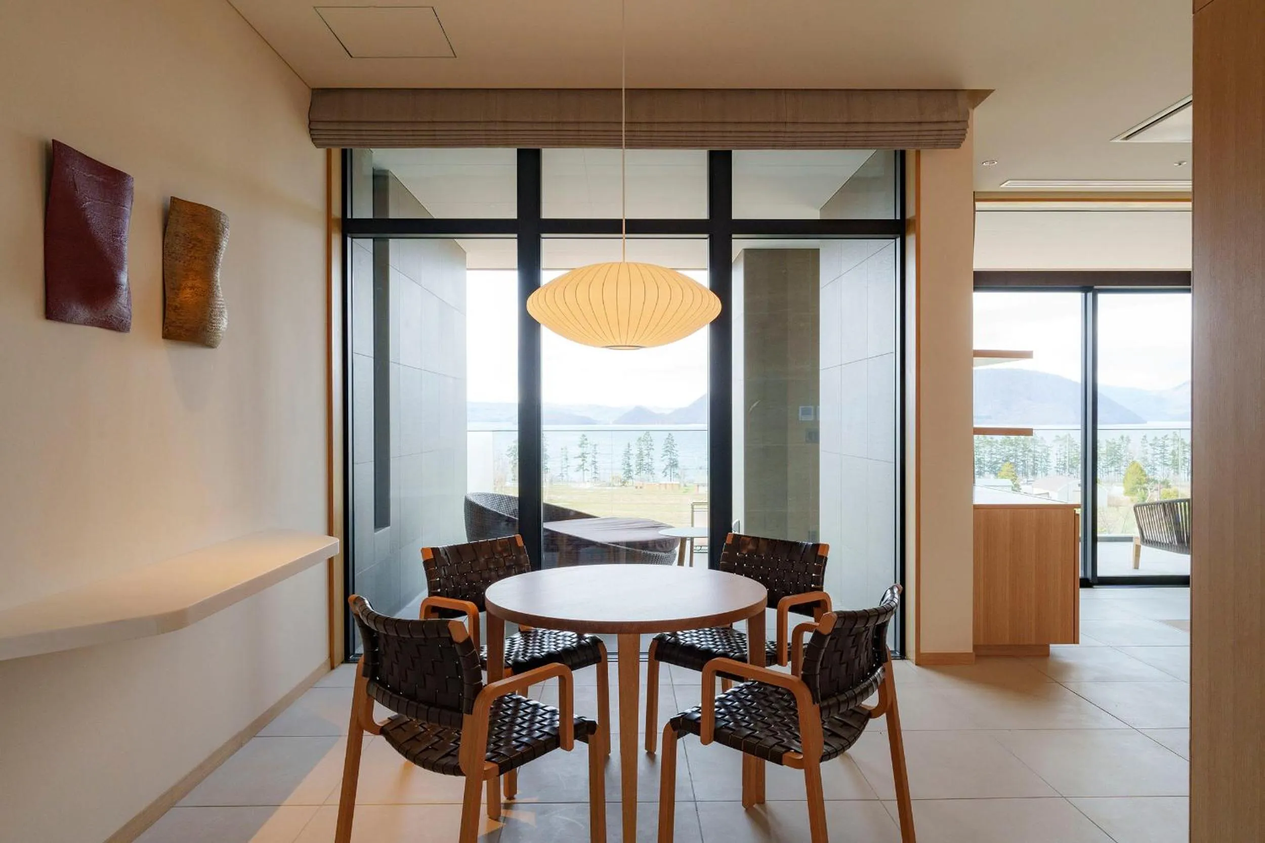 Photo of the whole room in Lake Toya Tsuruga Resort HIKARINOUTA