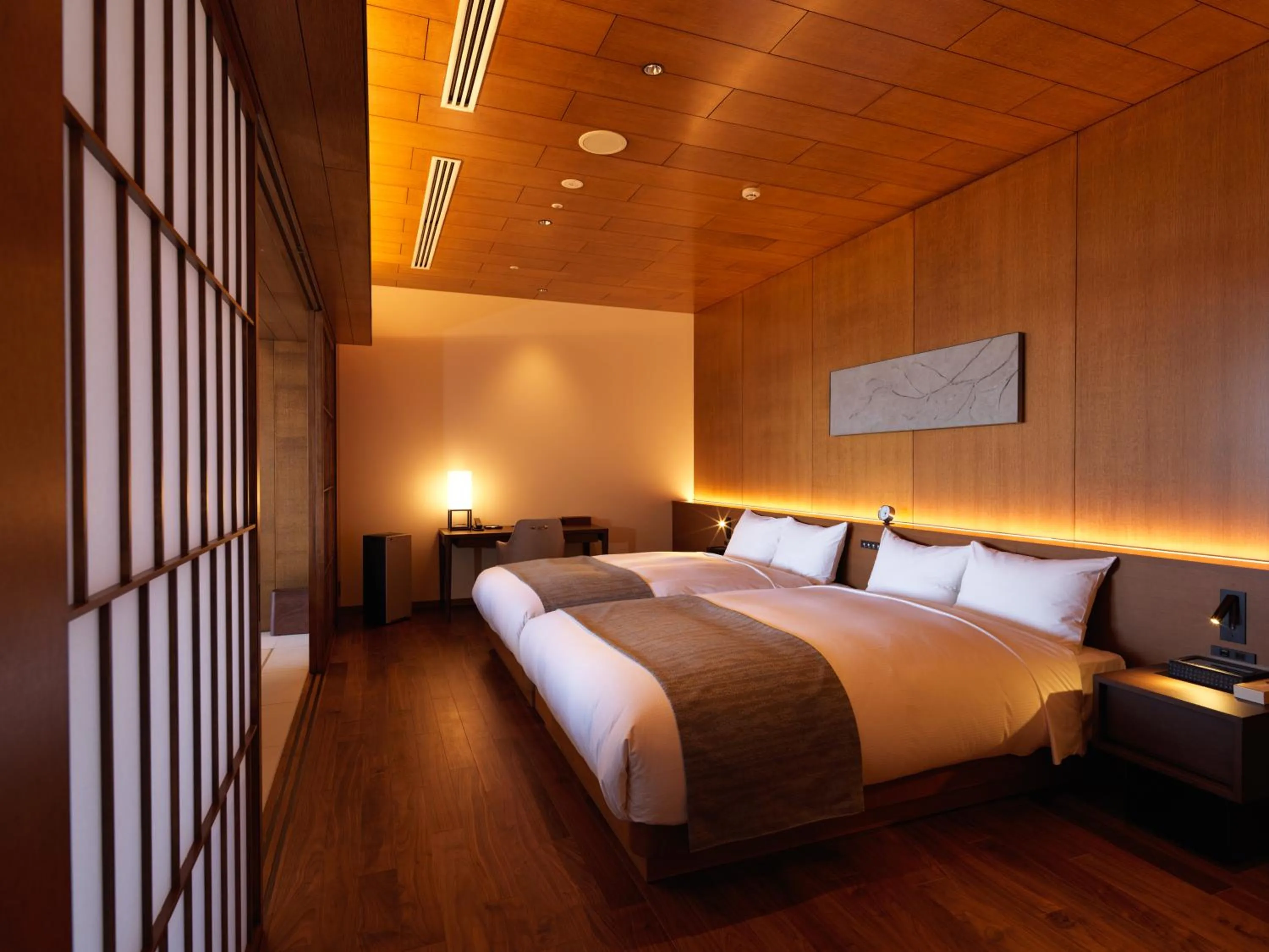 Photo of the whole room, Bed in Lake Toya Tsuruga Resort HIKARINOUTA