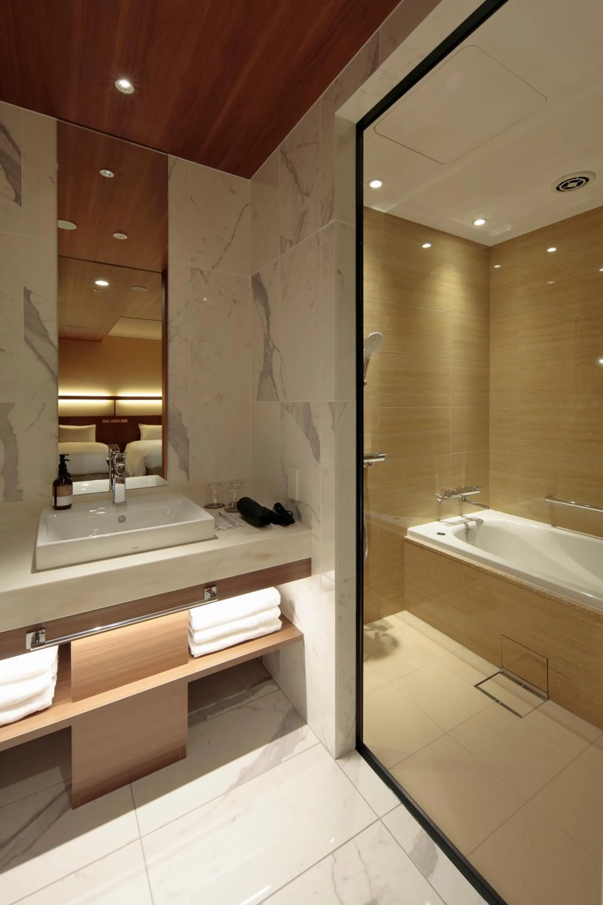 Shower in Candeo Hotels Osaka Shinsaibashi