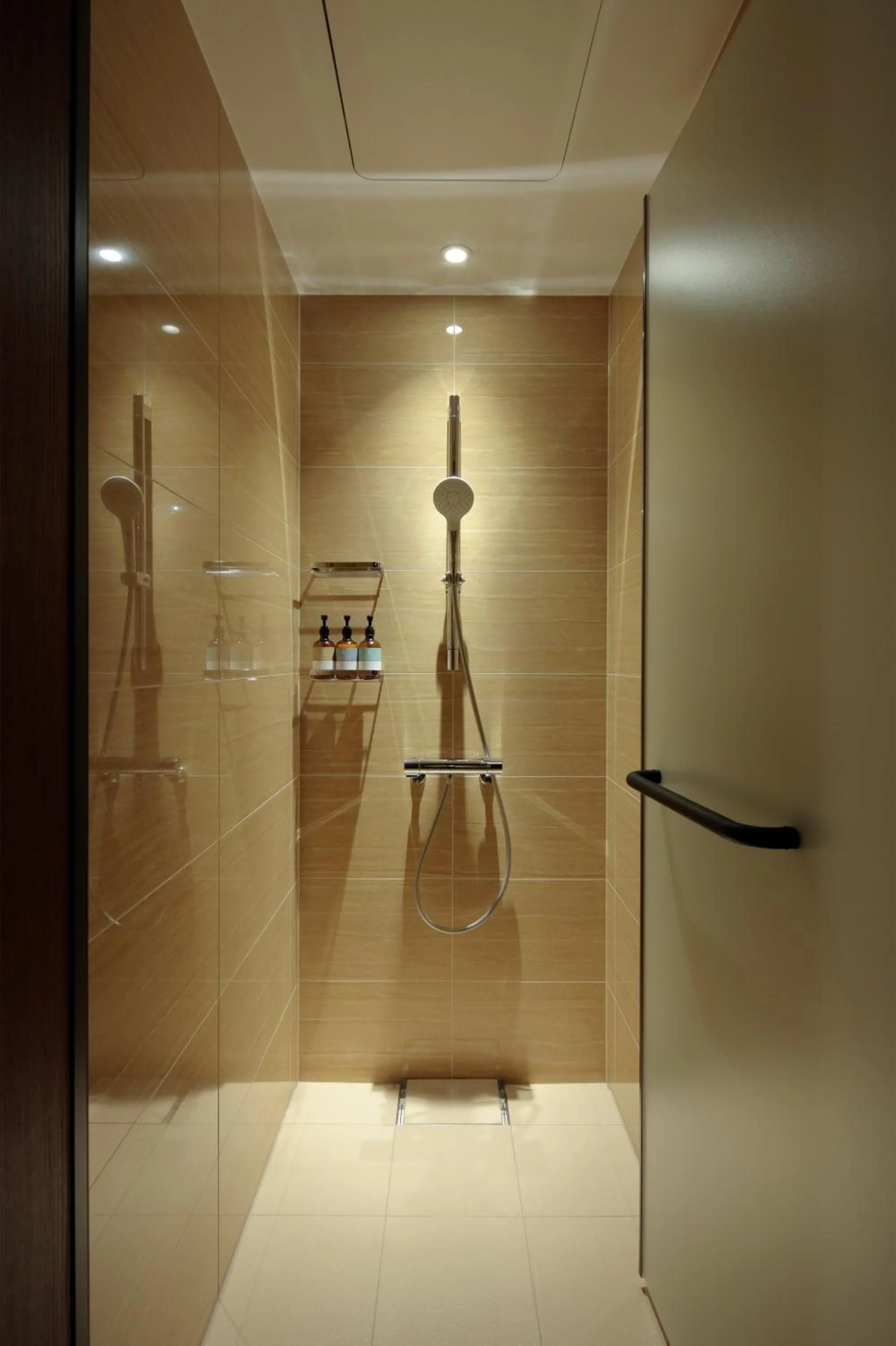 Shower in Candeo Hotels Osaka Shinsaibashi