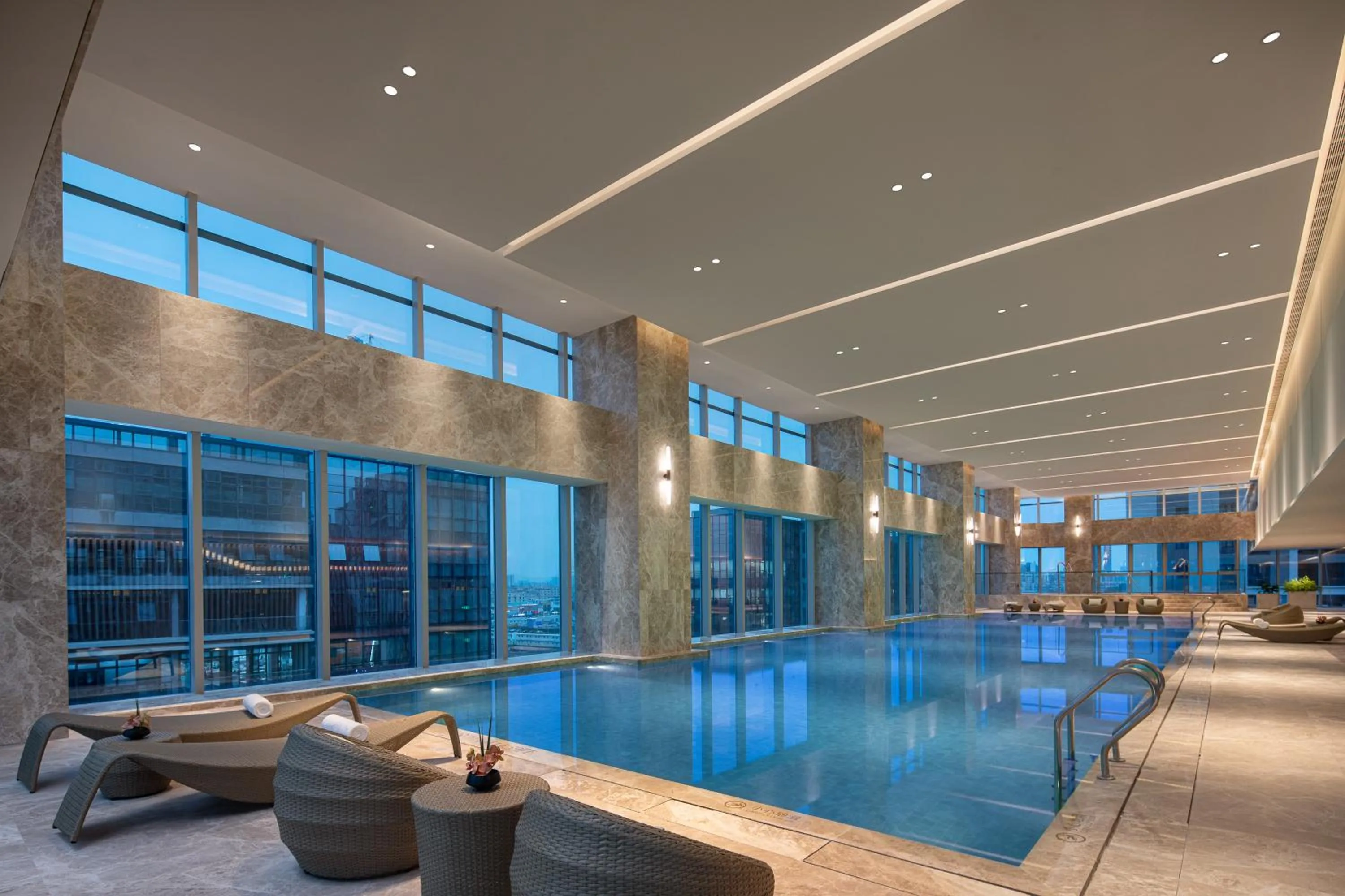 Swimming pool in Wyndham Guangzhou Baiyun Mountain