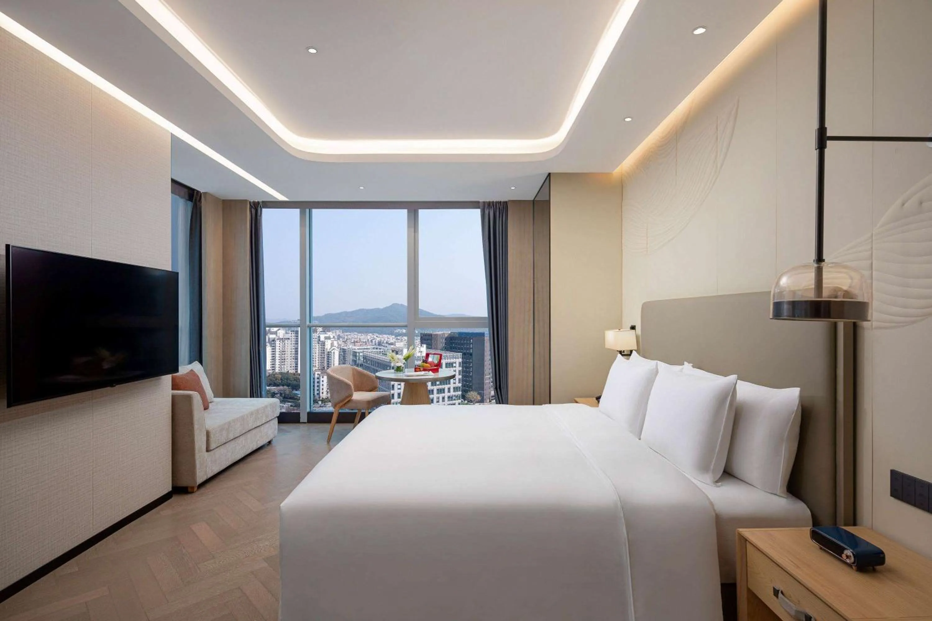 Photo of the whole room, Bed in Wyndham Guangzhou Baiyun Mountain